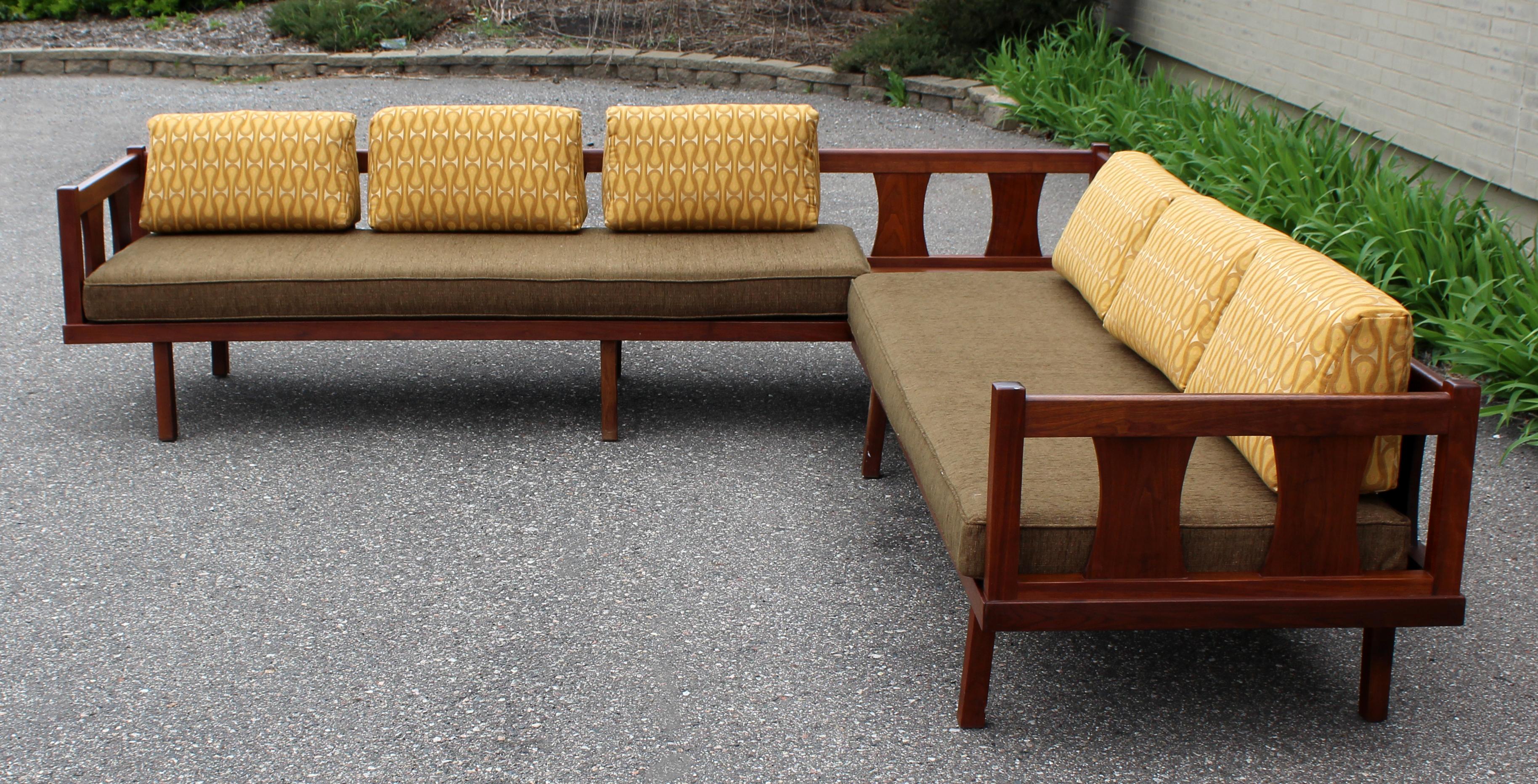 Mid-Century Modern Danish 2-Piece Walnut Wood Sectional Sofa In Good Condition In Keego Harbor, MI