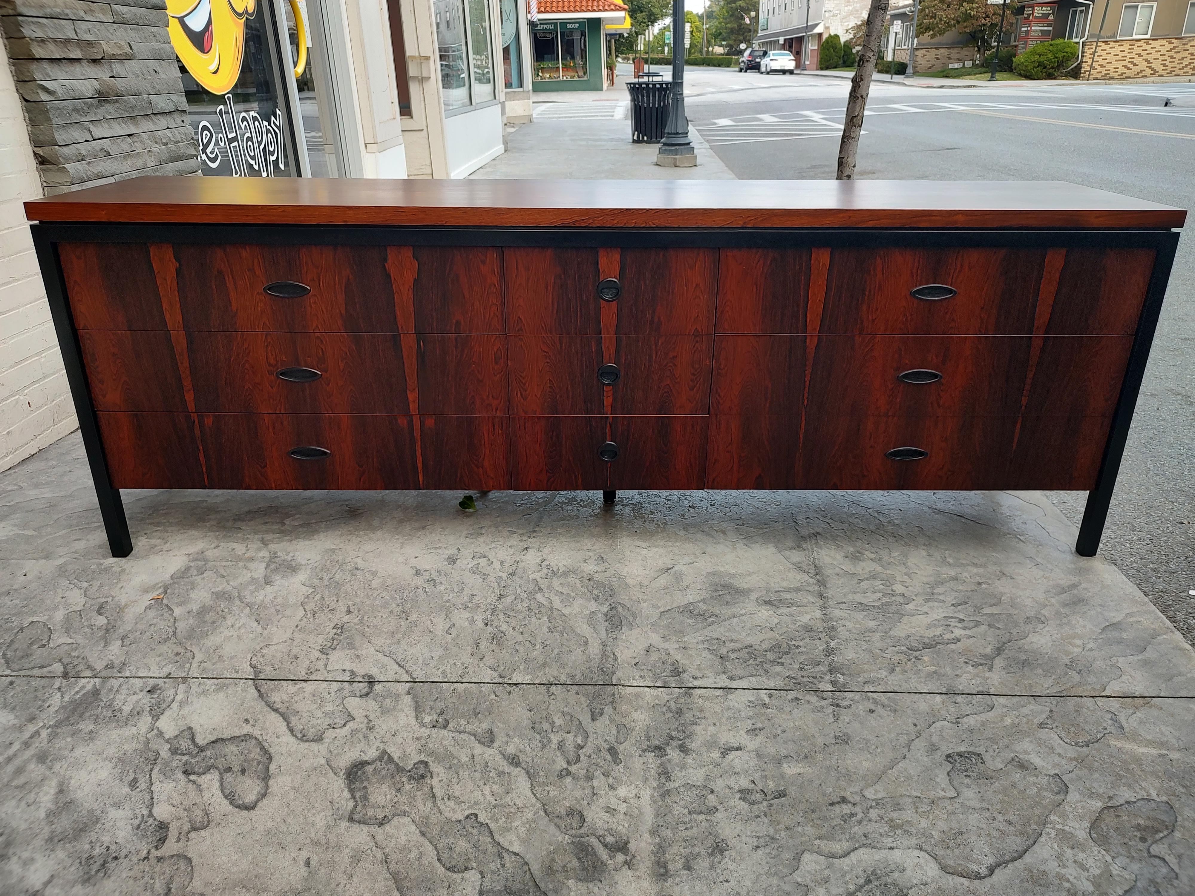 Mid-Century Modern Danish 9 Drawer Rosewood Dresser Credenza 6