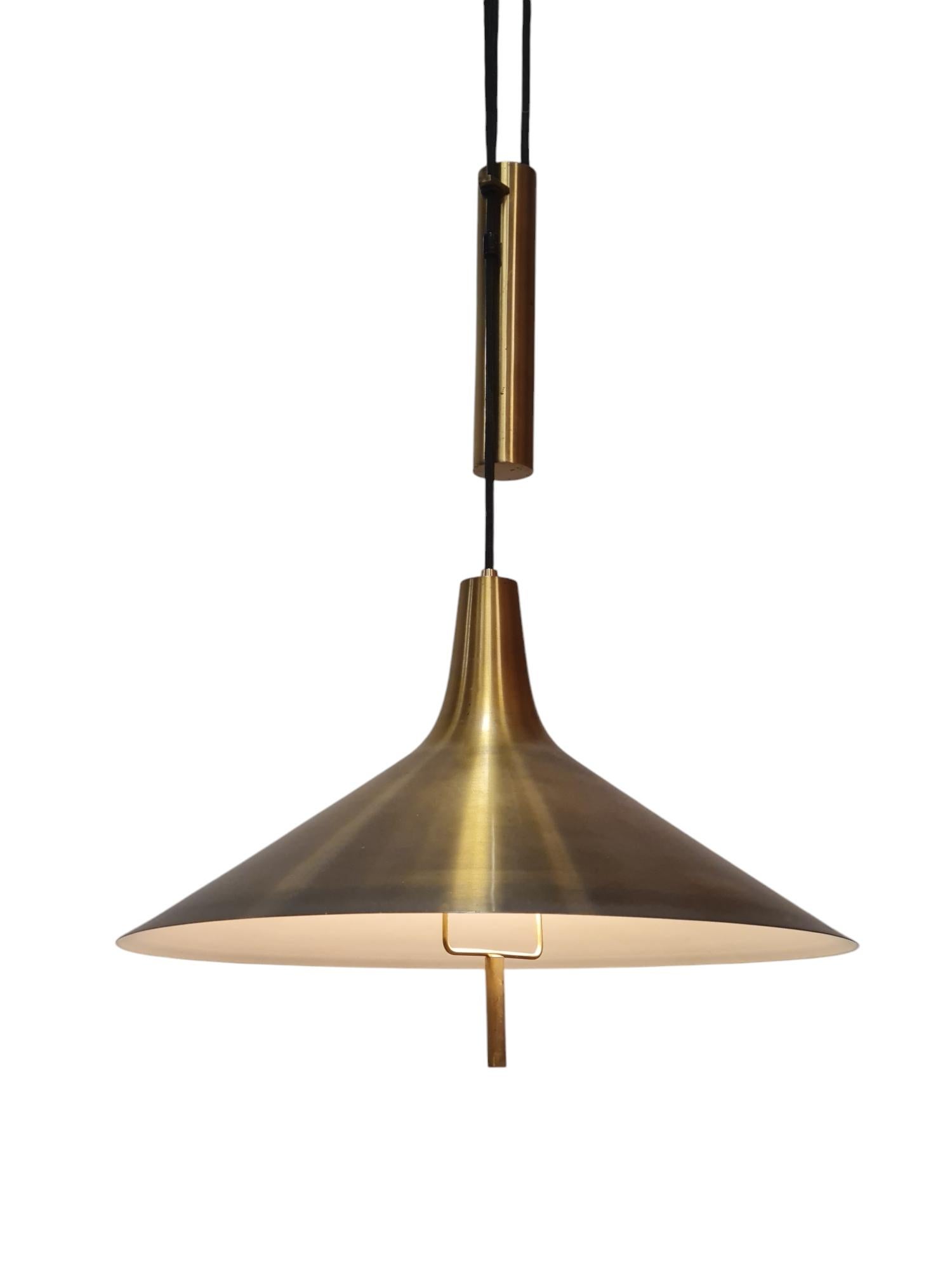 Mid-Century moderno Ciondolo a soffitto danese regolabile Th. Valentiner, in ottone massiccio, della metà del secolo scorso in vendita