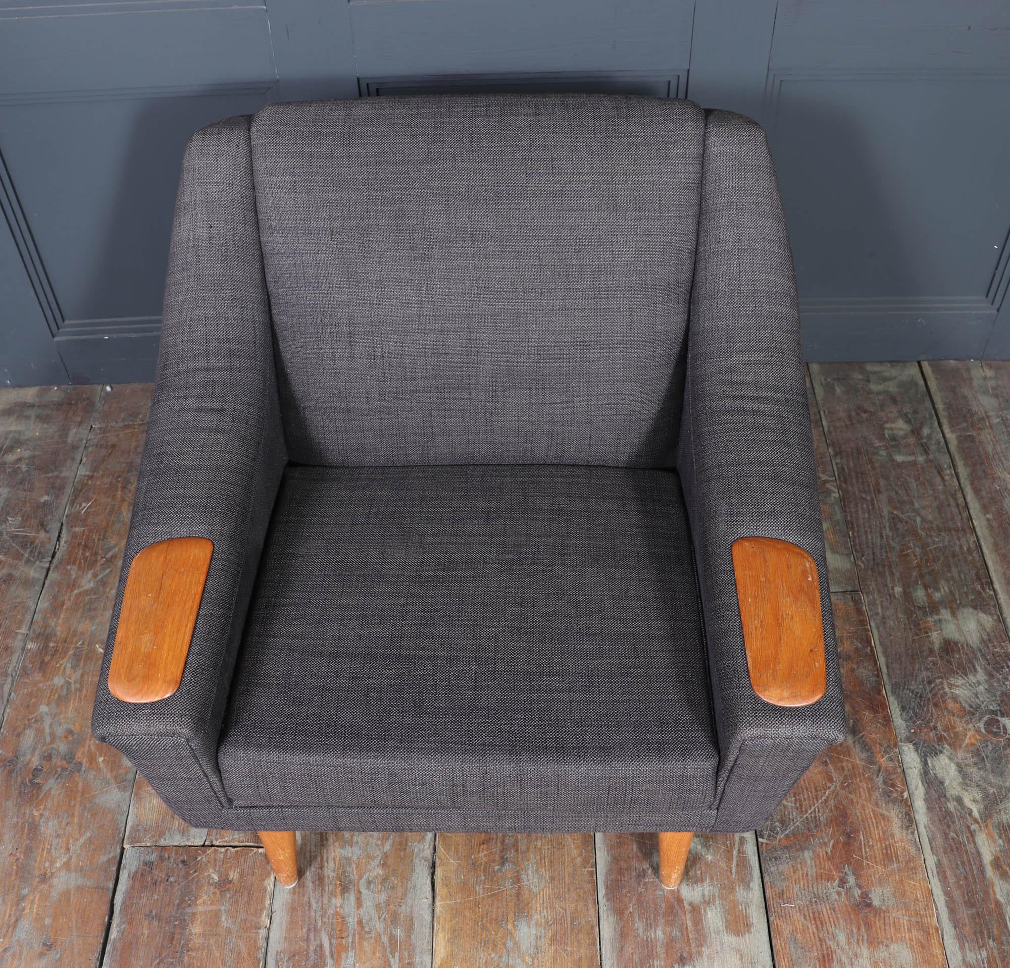 Sillón danés moderno de mediados de siglo con reposabrazos de roble, c. 1960 en Bueno estado para la venta en Paddock Wood Tonbridge, GB
