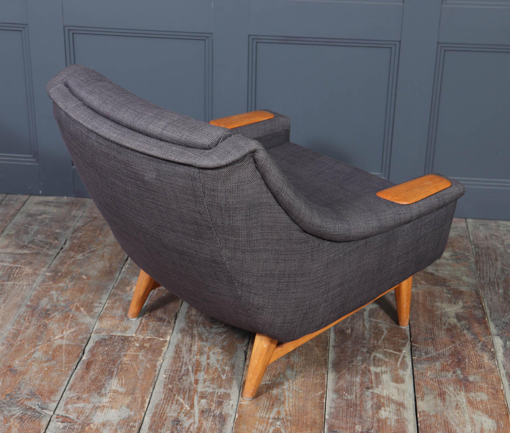 Sillón danés moderno de mediados de siglo con reposabrazos de roble, c. 1960 en venta 1
