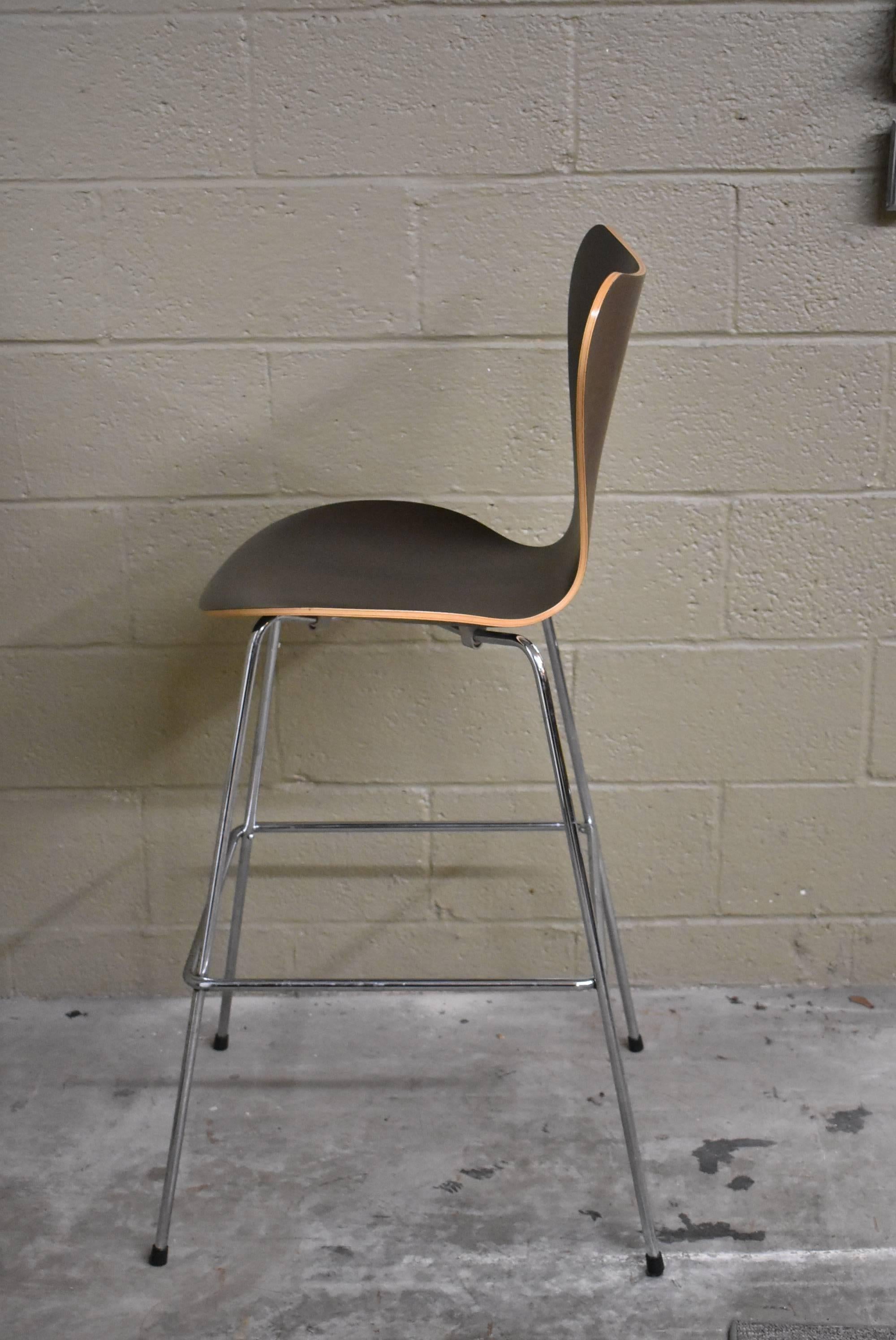 Mid-Century Modern Danish Arne Jacobsen for Fritz Hansen Pair of Bar Stools In Excellent Condition For Sale In Toledo, OH