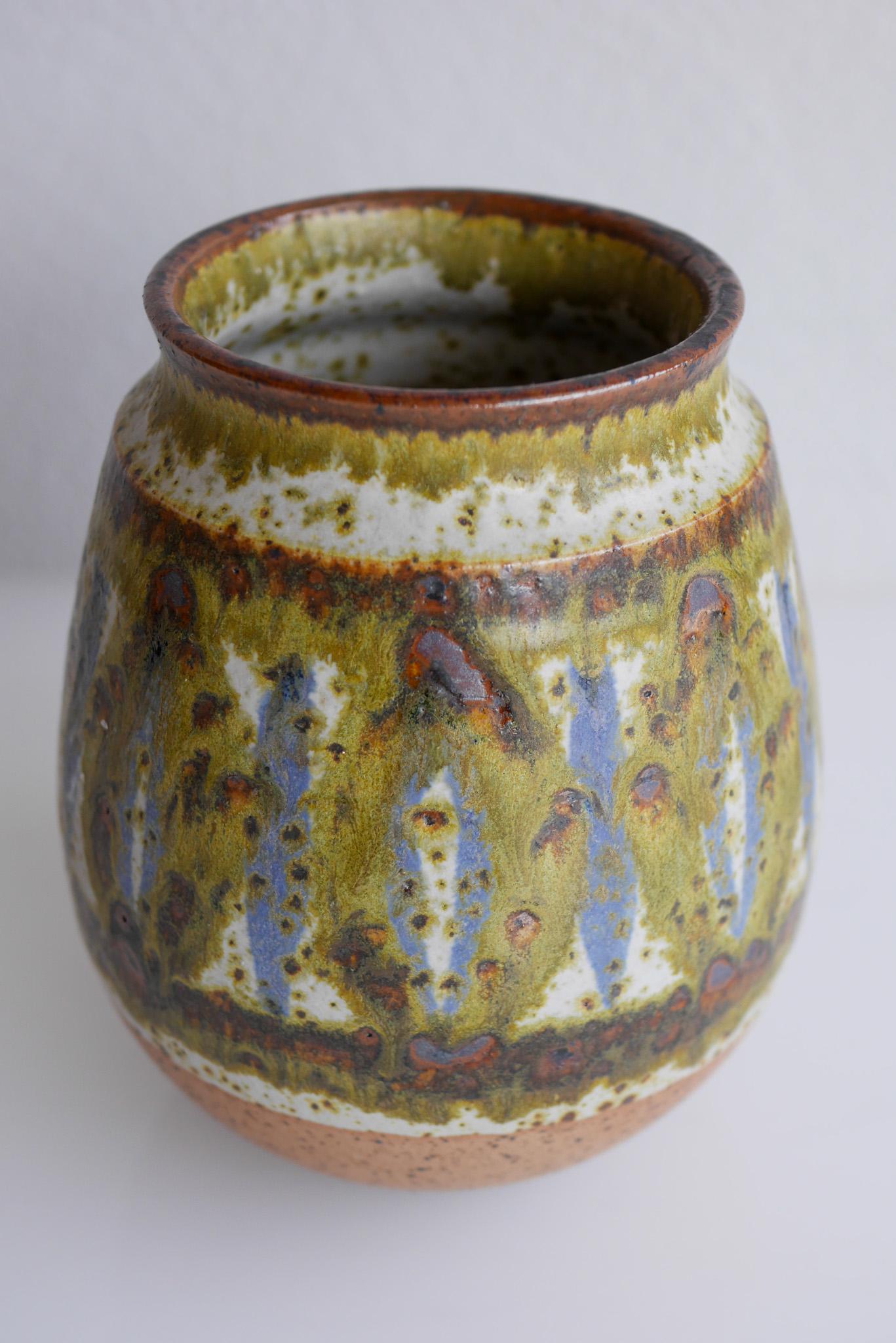 Vaso in ceramica d'arte danese della metà del secolo scorso di Michael Andersen, Bornholm. in vendita 2