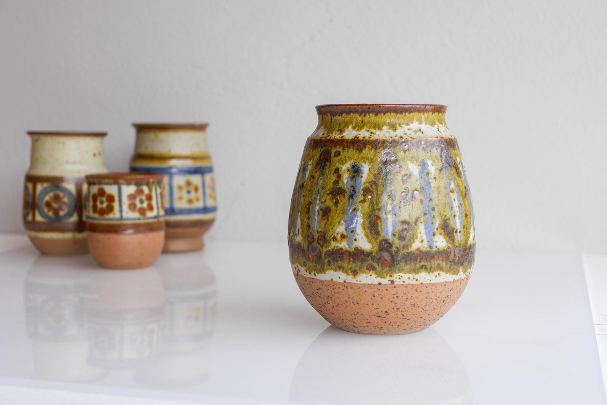 Metà XX secolo Vaso in ceramica d'arte danese della metà del secolo scorso di Michael Andersen, Bornholm. in vendita