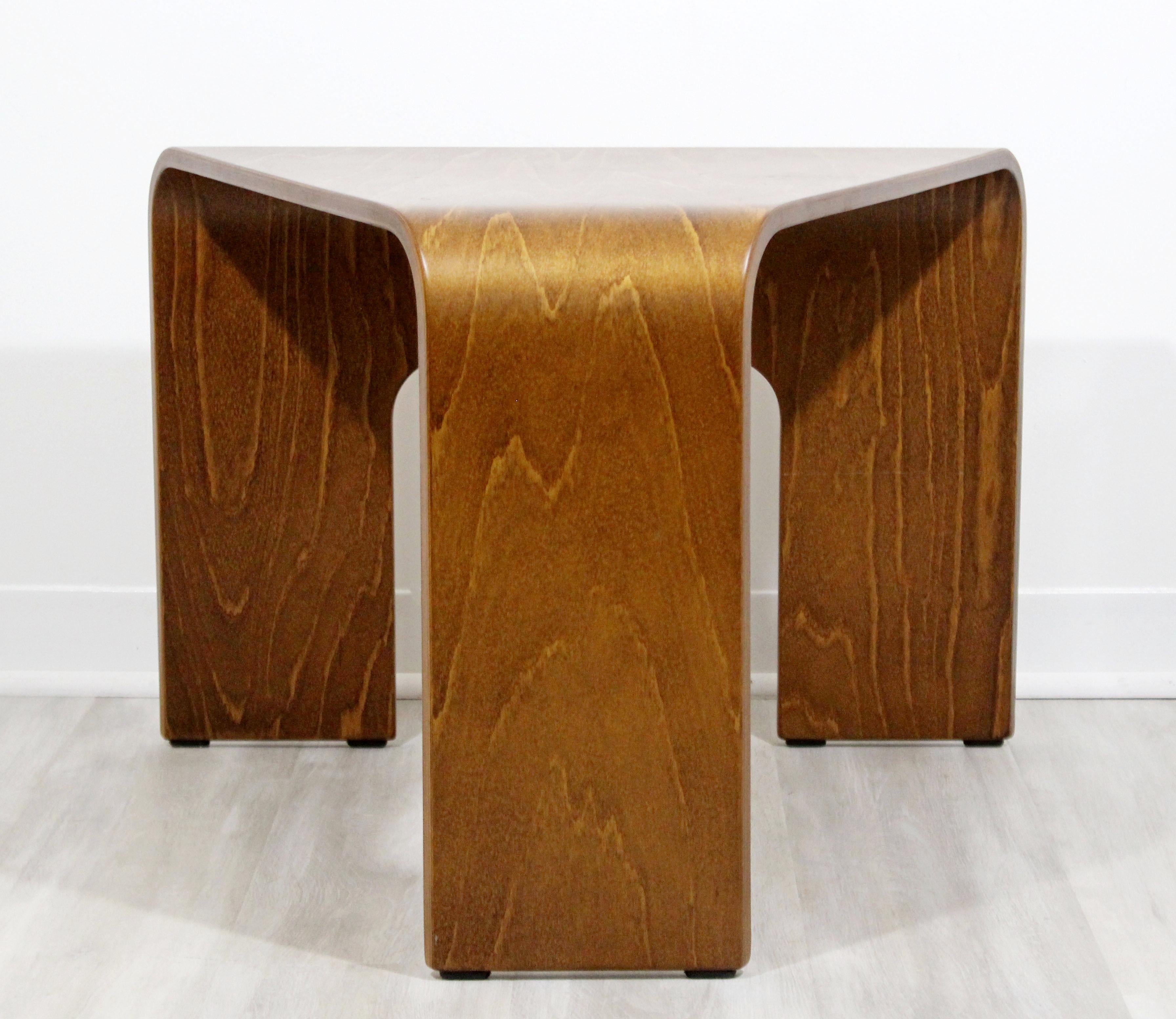 For your consideration is a wonderful corner end table, made of a single piece of bentwood, made in Denmark, circa 1960s. In very good vintage condition. The dimensions are 27