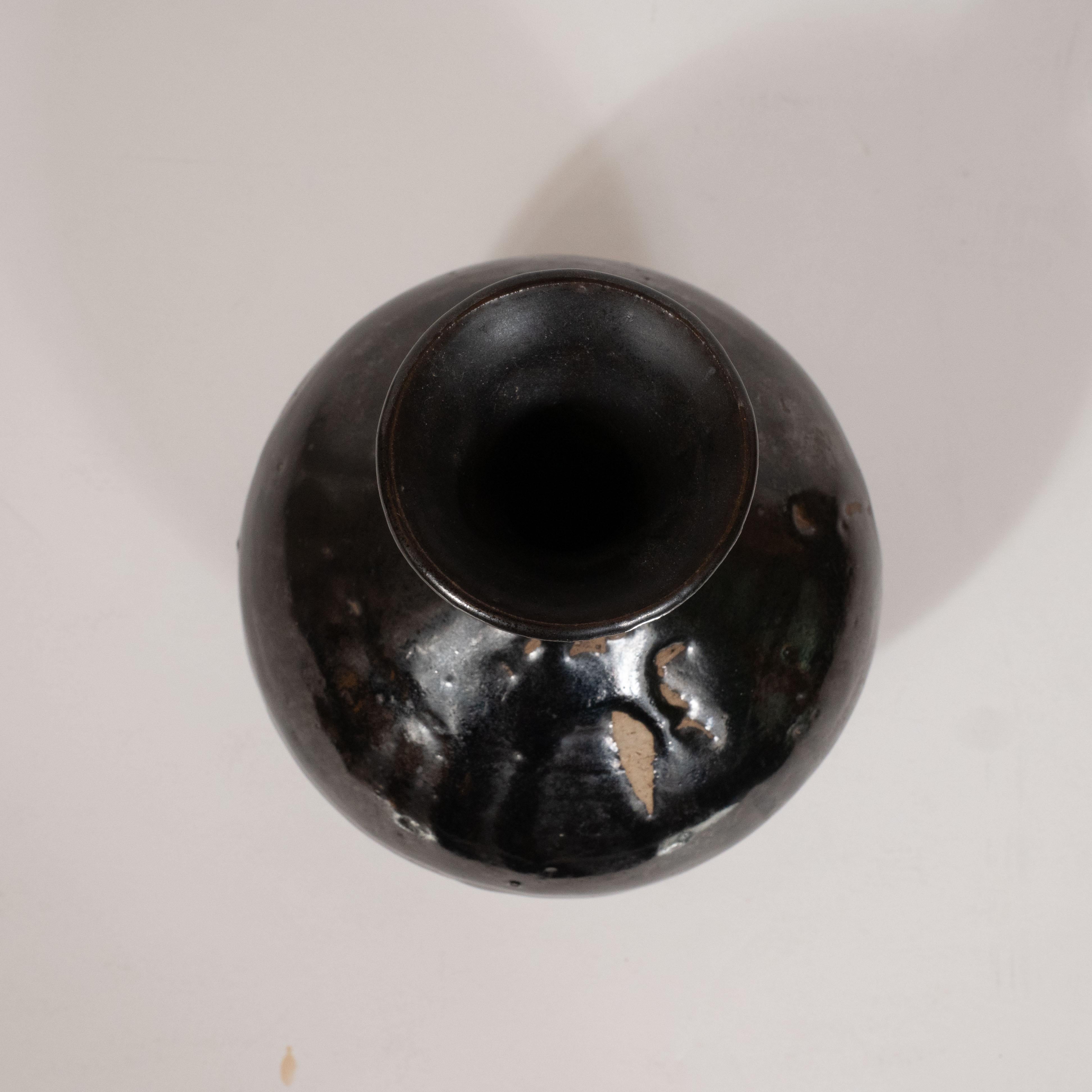 Dänische schwarz glasierte und natürliche Keramikvase in Sanduhrform, Moderne der Mitte des Jahrhunderts im Zustand „Hervorragend“ in New York, NY