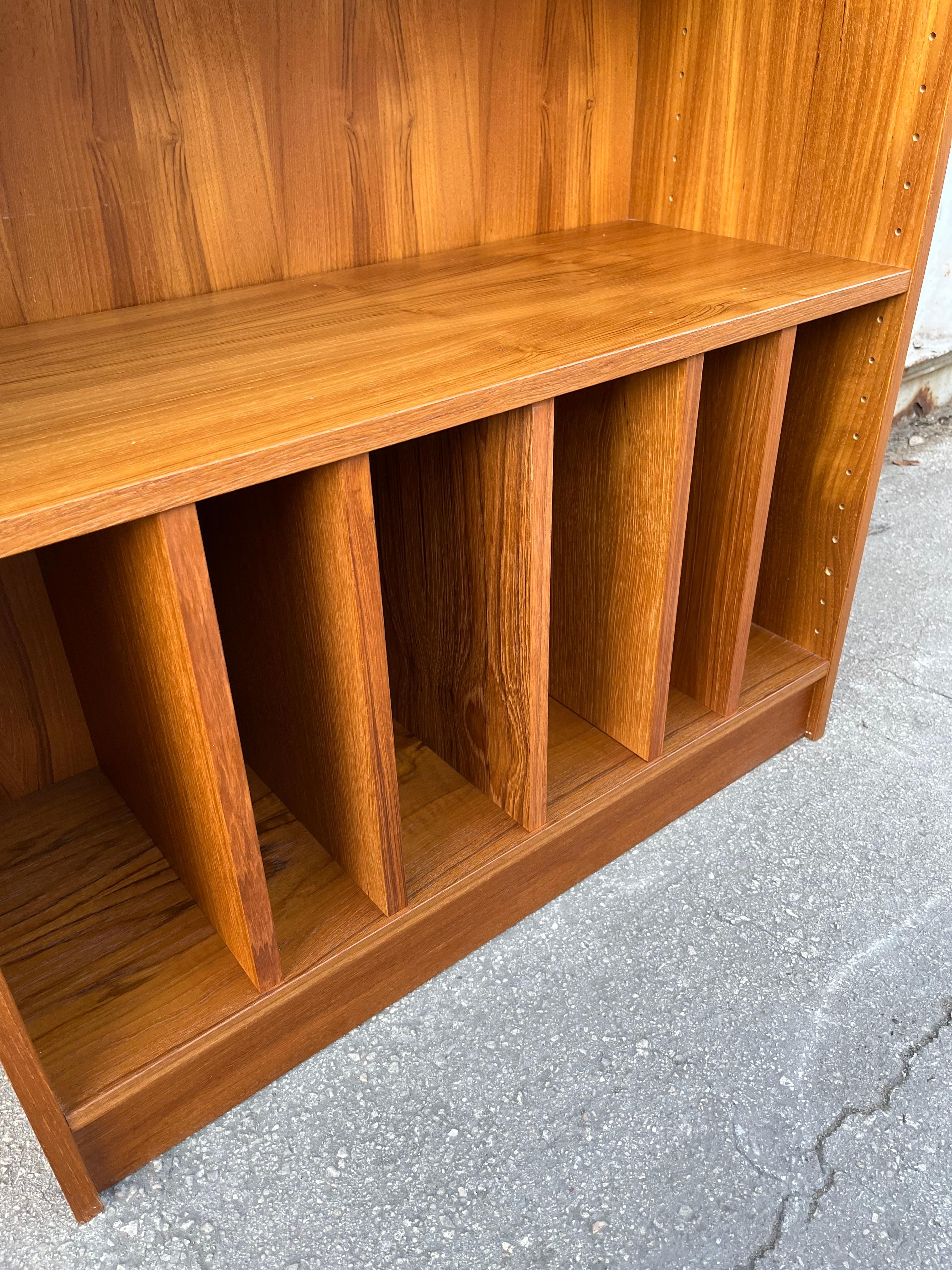 Dänisches Bücherregal von Poul Hundevad, Moderne der Mitte des Jahrhunderts. Circa 1970er Jahre 6
