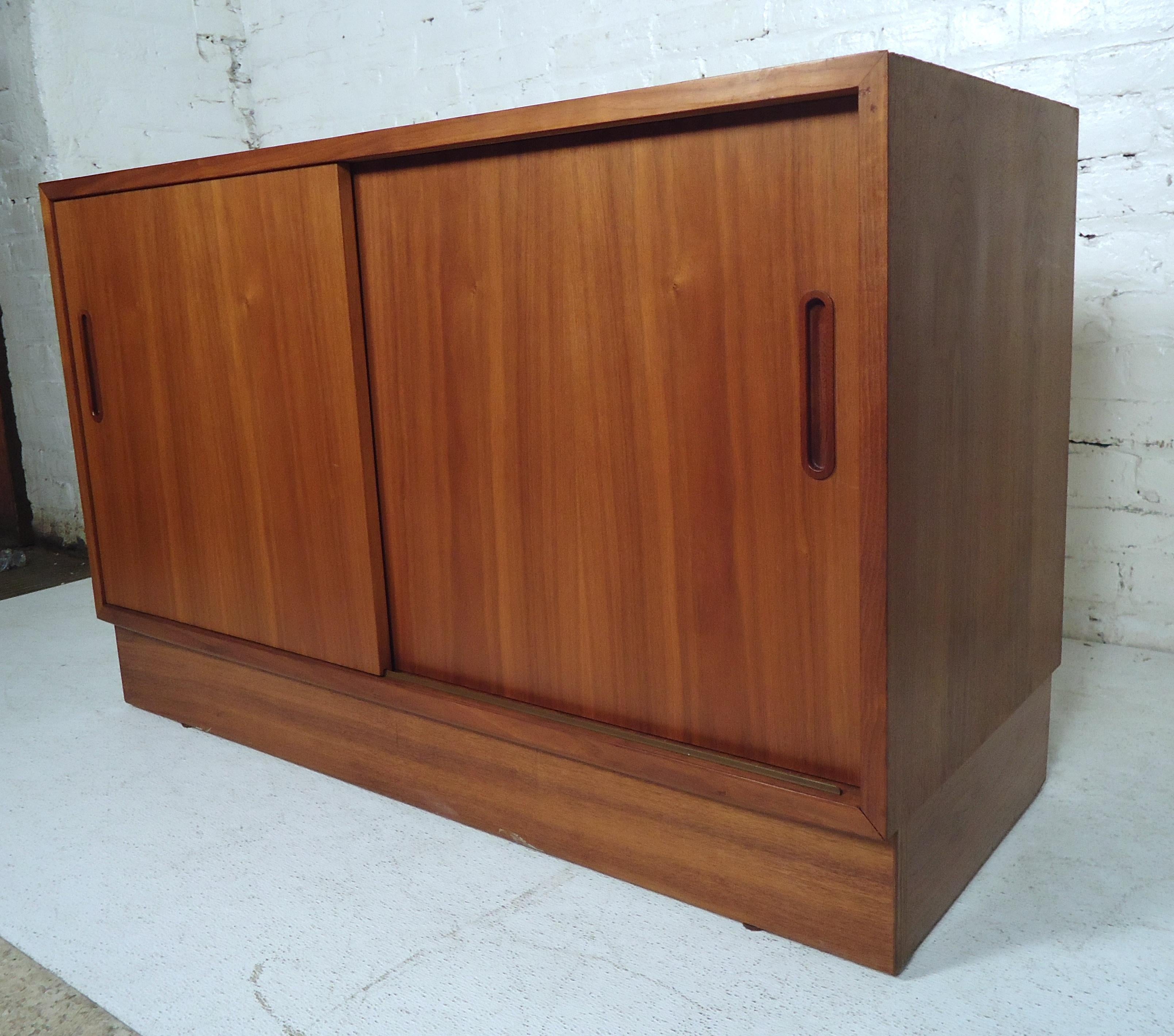 Mid-Century Modern Danish Cabinet  In Good Condition In Brooklyn, NY