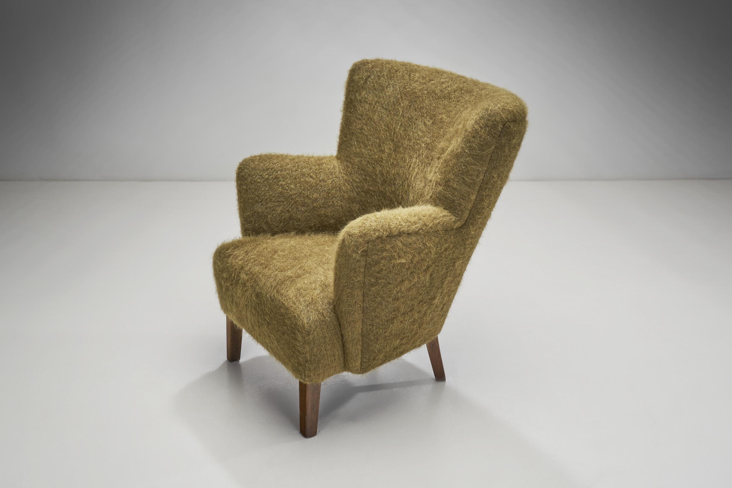 Mid-Century Modern Danish Cabinetmaker Lounge Chair, Denmark, 1940s For Sale 4