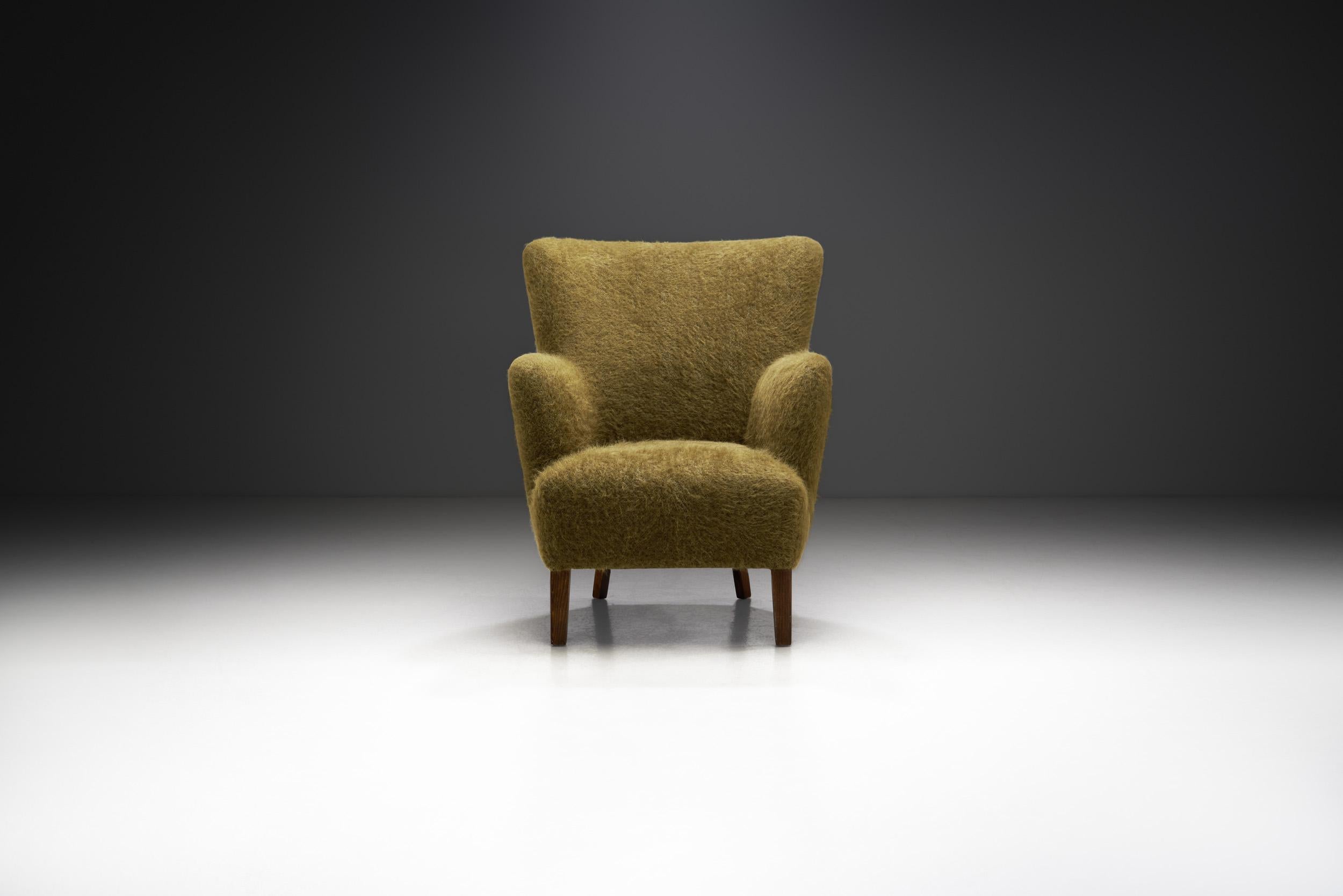 Scandinavian Modern Mid-Century Modern Danish Cabinetmaker Lounge Chair, Denmark, 1940s For Sale