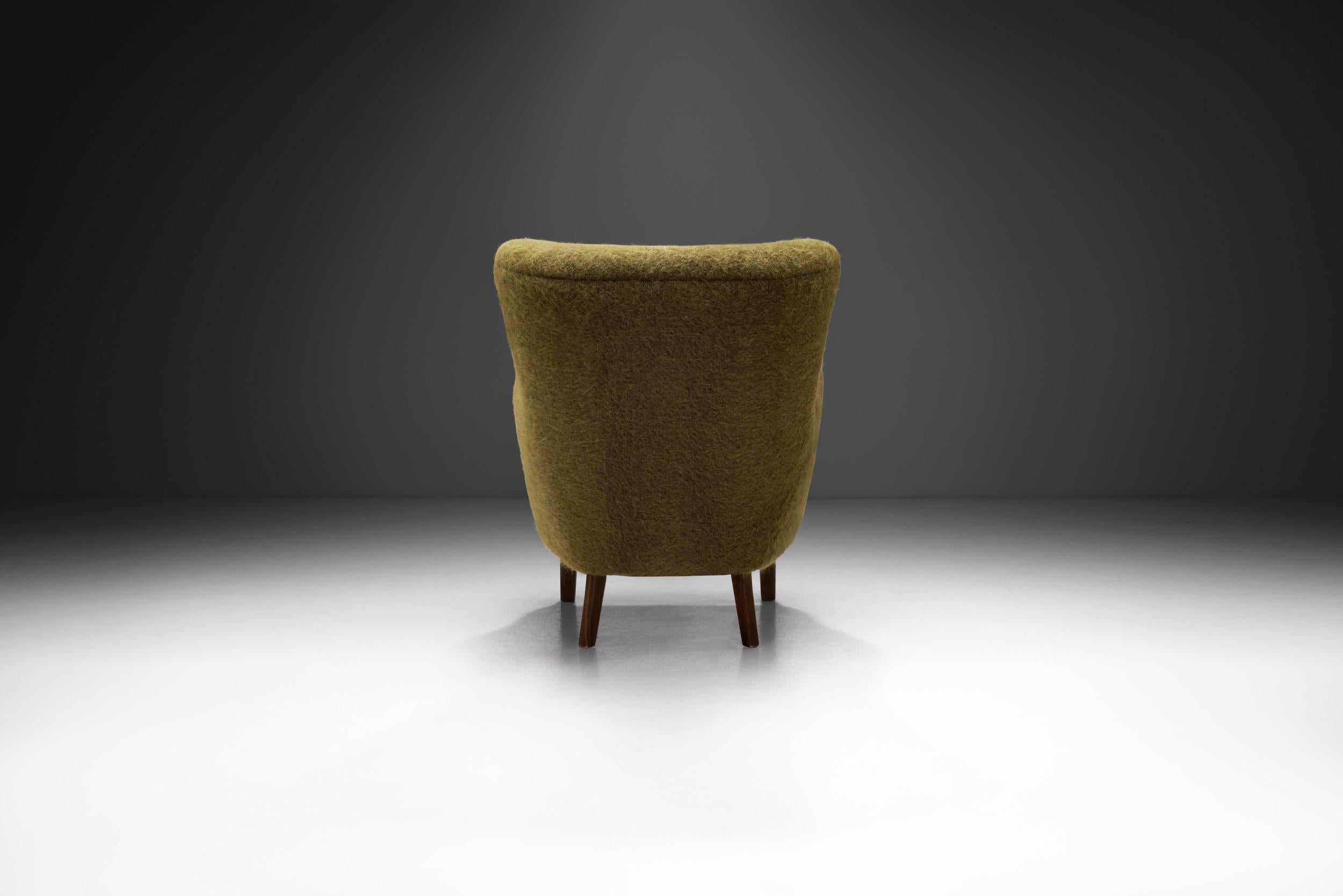 Mid-20th Century Mid-Century Modern Danish Cabinetmaker Lounge Chair, Denmark, 1940s For Sale