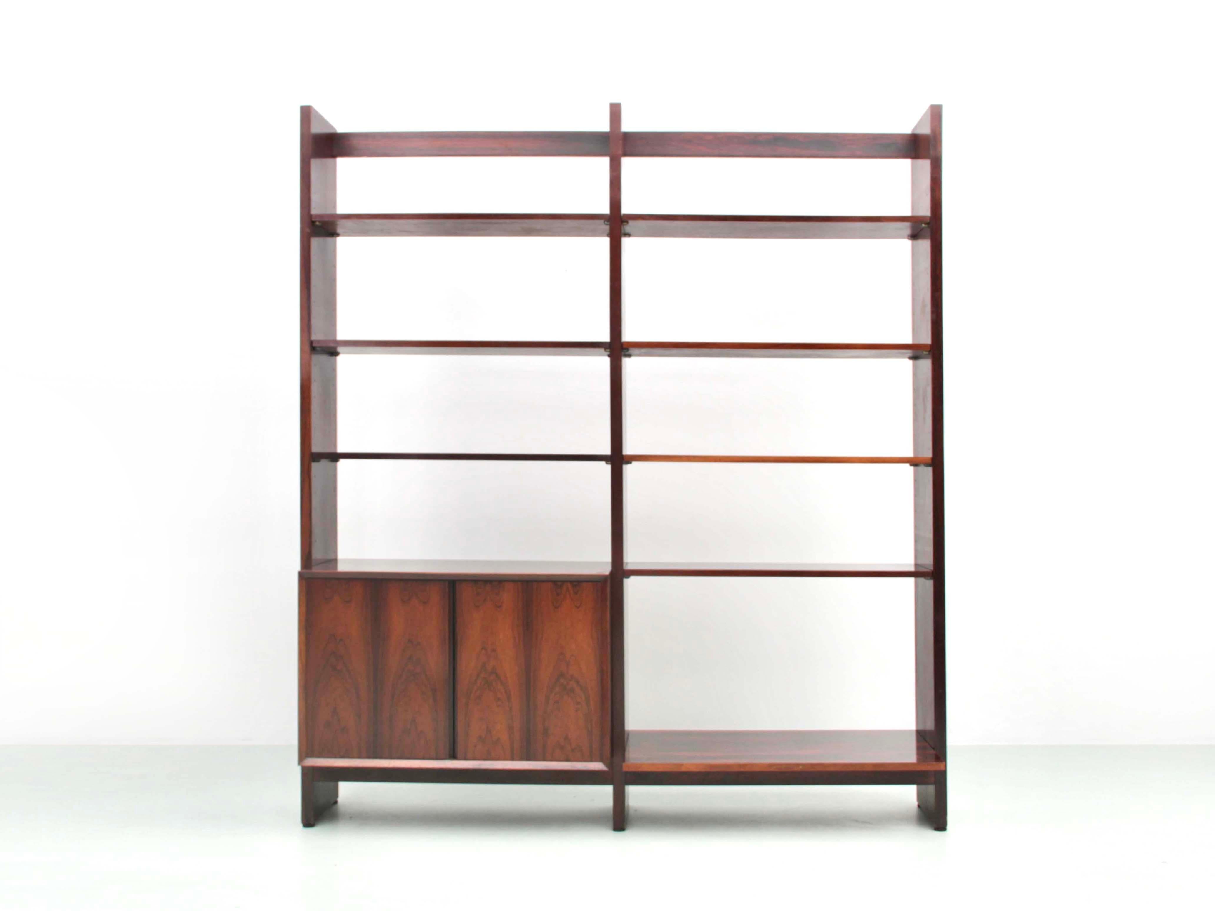 Mid-Century Modern Danish Cado shelve system. Composed of 2 side panels, 7 shelves P = 30cm; 1 shelf P = 46 cm; 1 cabinet with 2 opening doors on hinges, an interior shelf adjustable in height, P = 46 cm.
Each panel is equipped with 2
