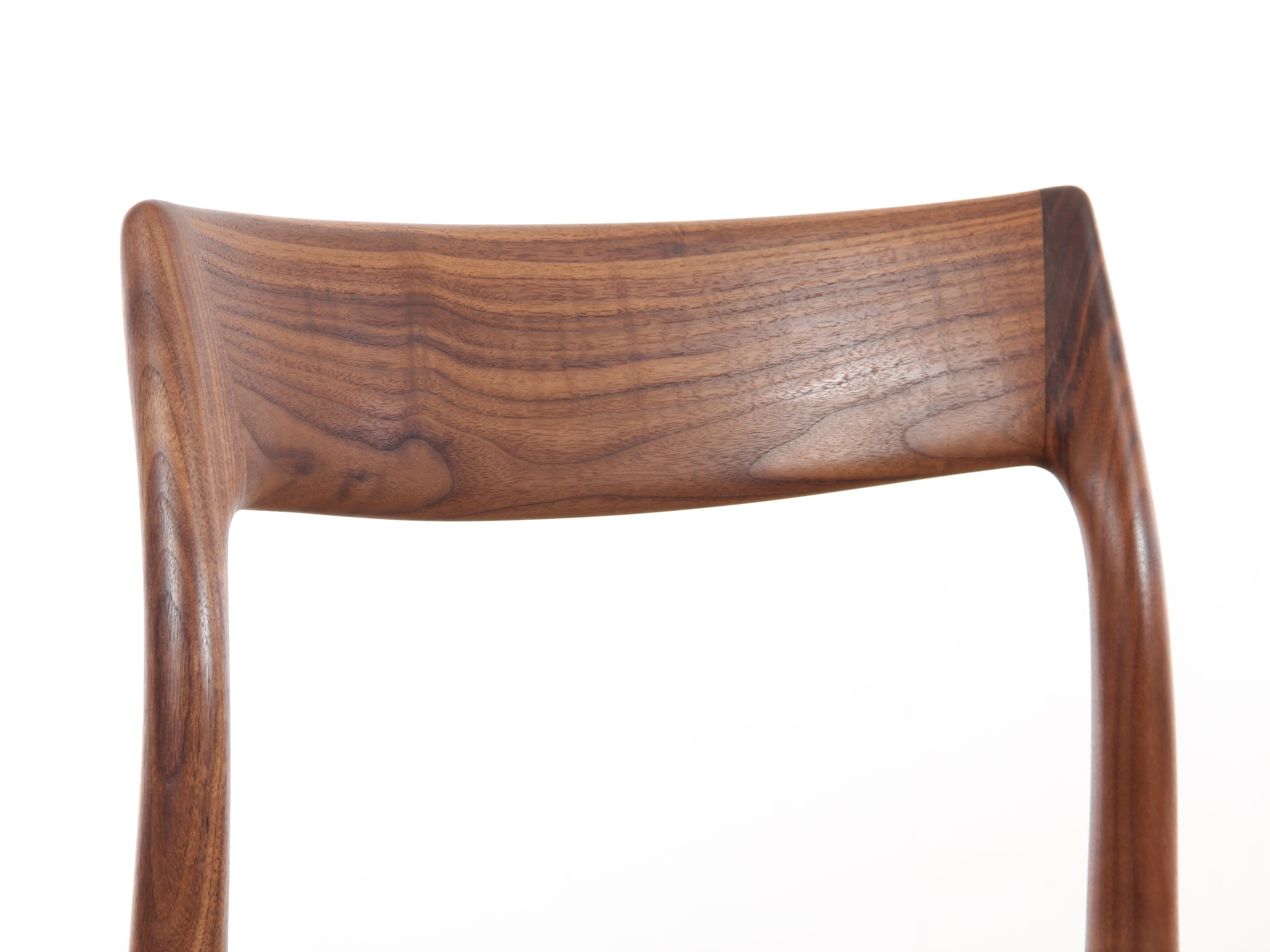 Noce Sedia danese moderna di metà secolo Model 77 di Niels O. Møller. Nuovo modello in vendita