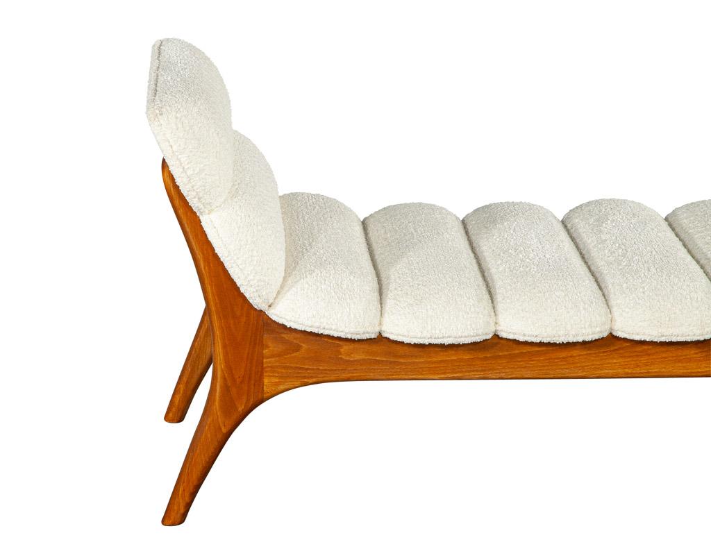 Dänische Chaiselongue aus Boucle-Stoff, Moderne der Mitte des Jahrhunderts 2