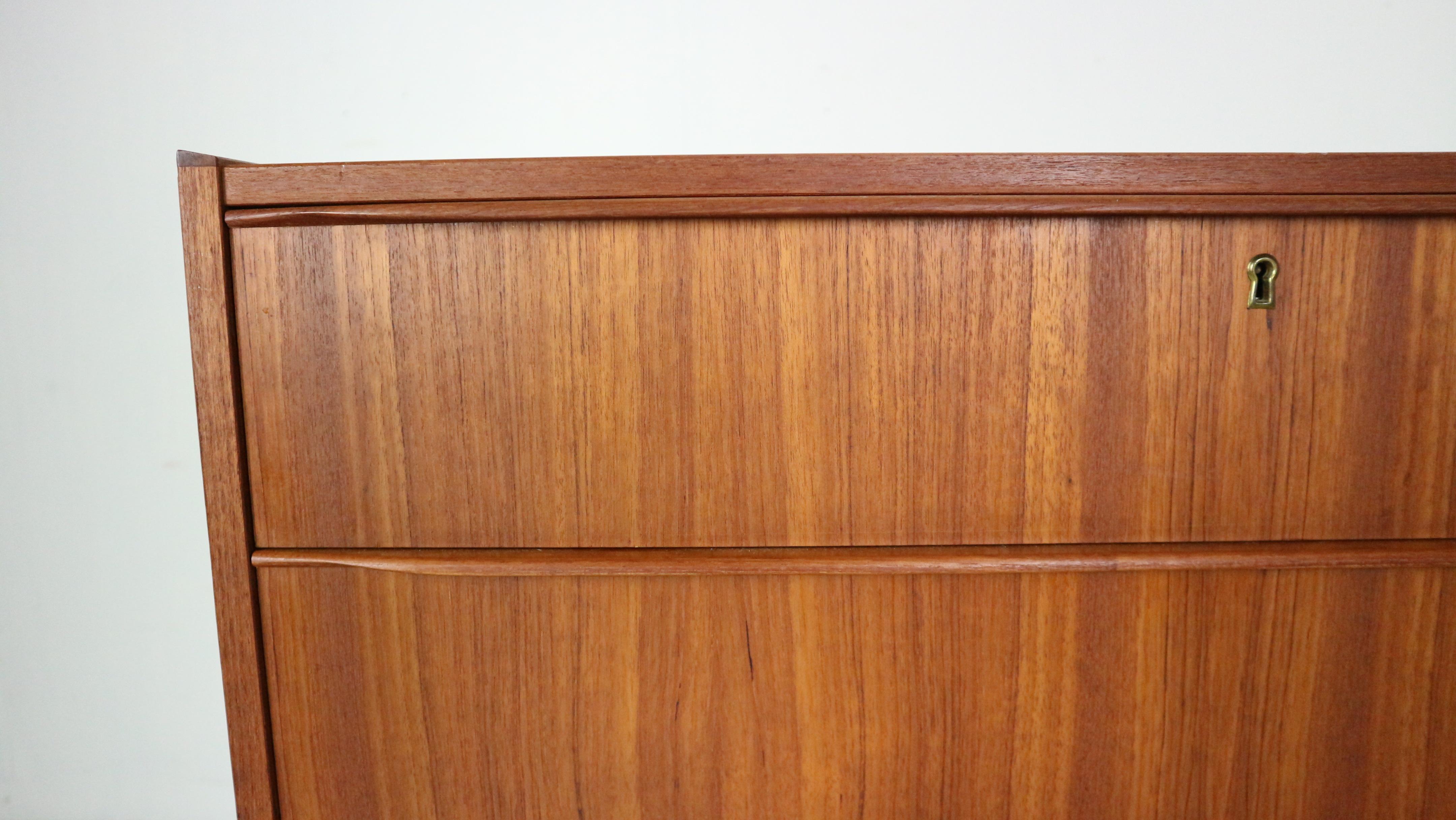 Mid-Century Modern Danish Chest of 5 Drawers, Tallboy in Teak, Denmark, 1960 11