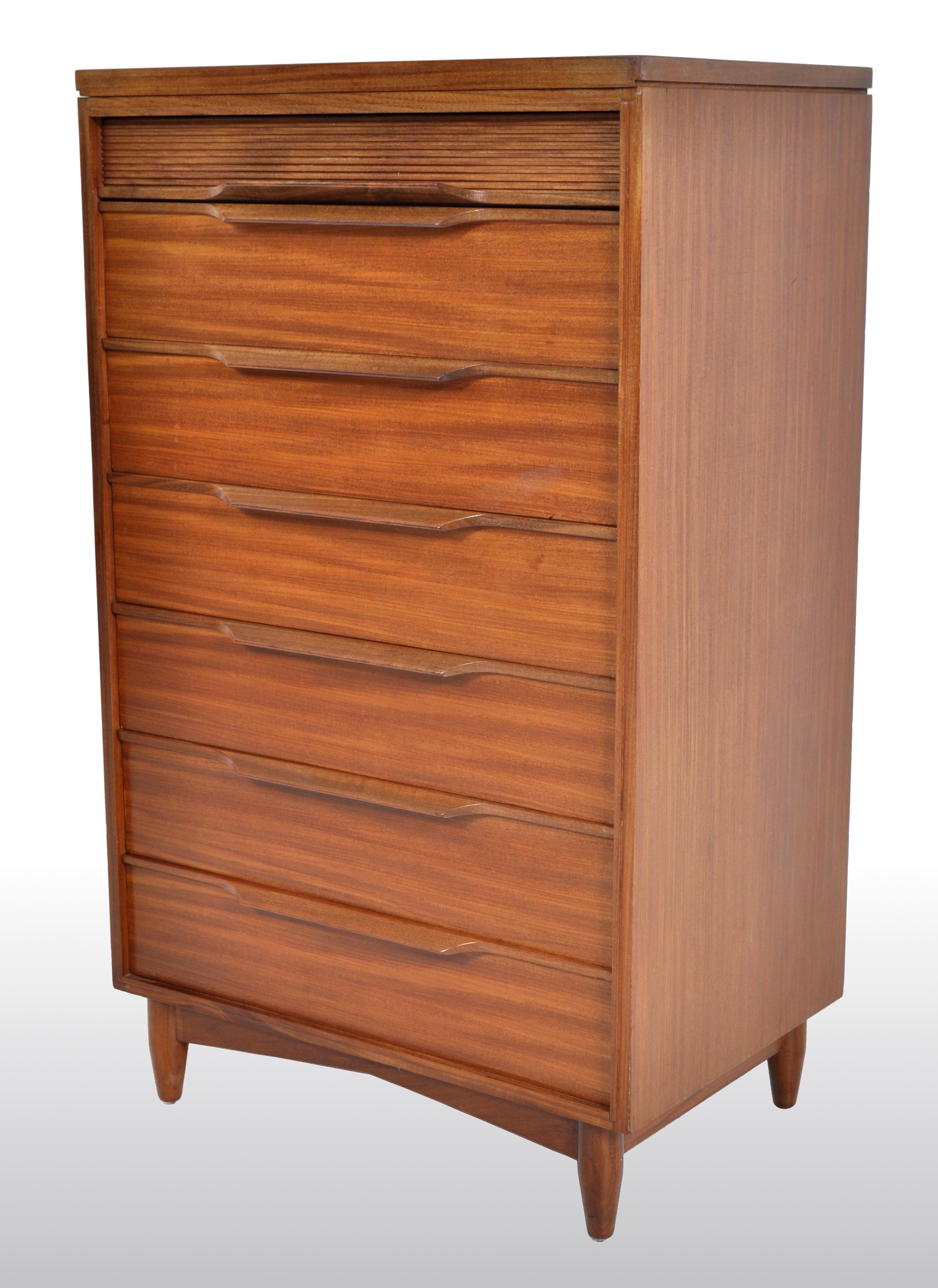 Mid-Century Modern Danish Chest of Drawers/Dresser in Teak, 1960s In Good Condition In Portland, OR