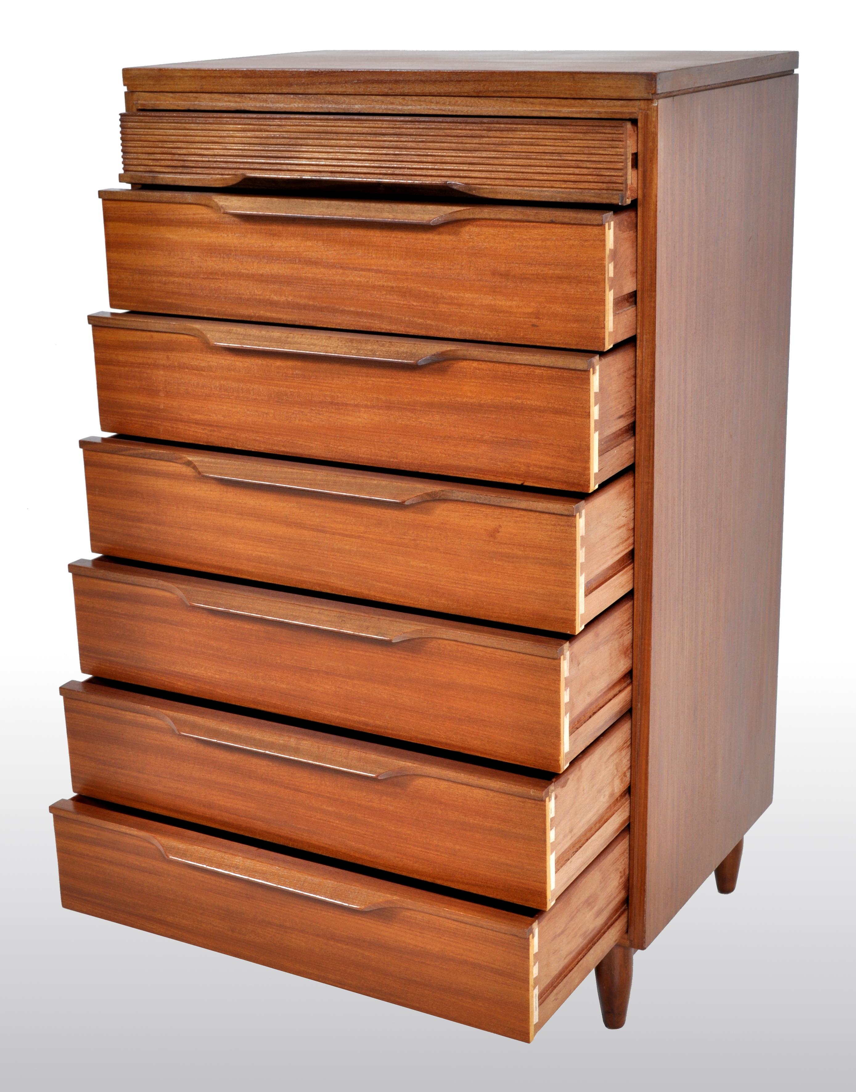 Mid-Century Modern Danish Chest of Drawers/Dresser in Teak, 1960s 2