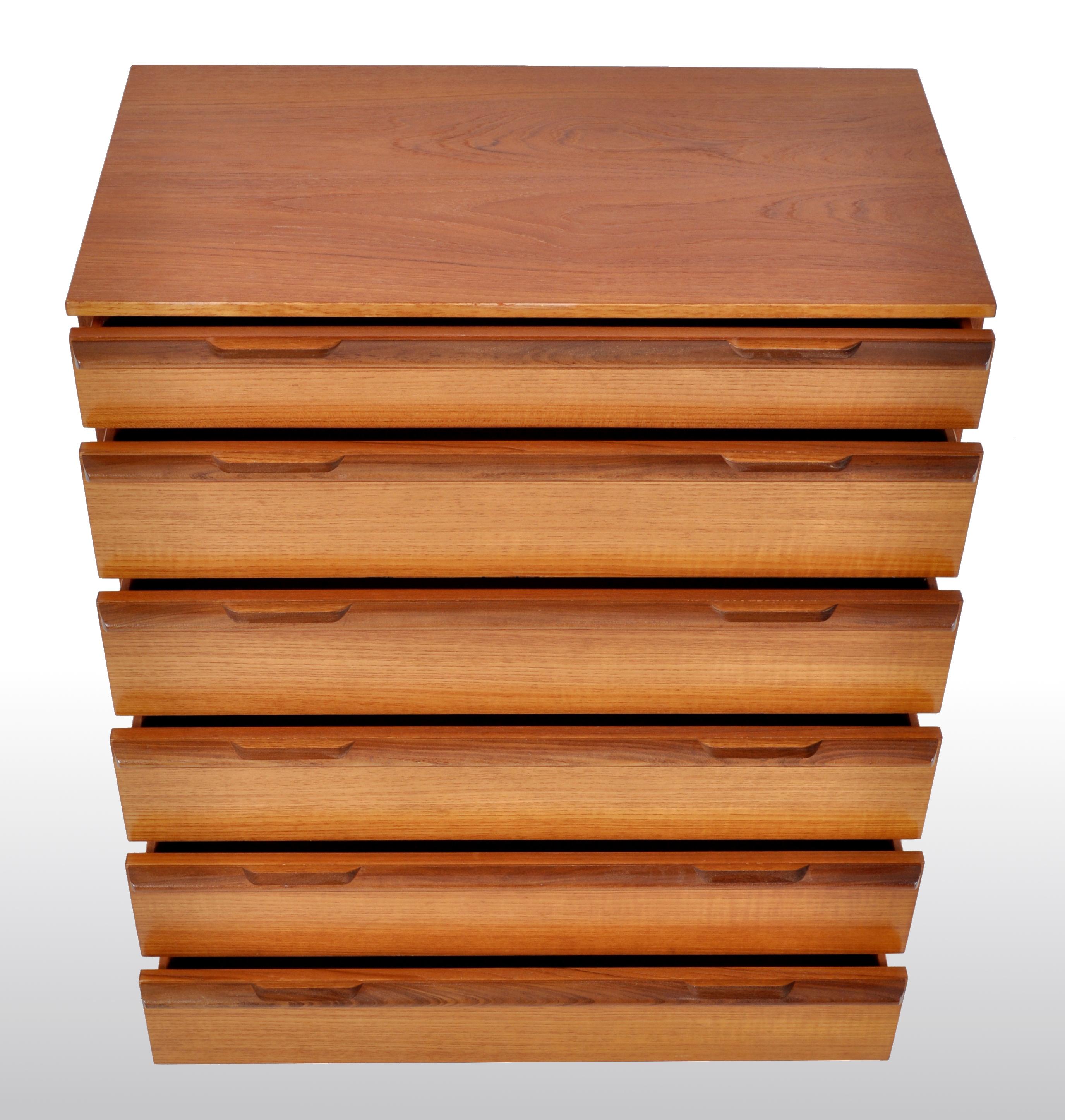 Mid-Century Modern Danish Chest of Drawers/Dresser in Teak, 1960s In Good Condition In Portland, OR