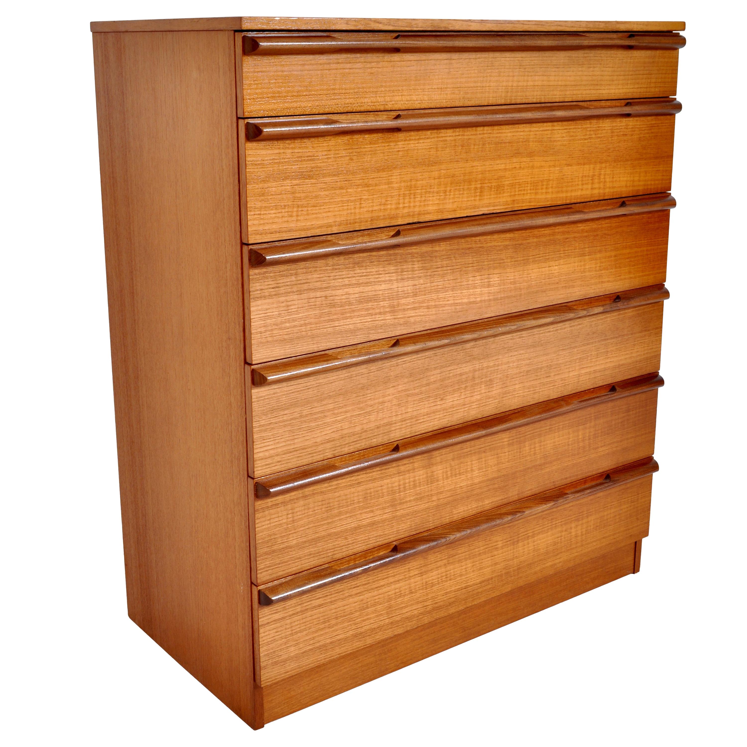 Mid-Century Modern Danish Chest of Drawers/Dresser in Teak, 1960s