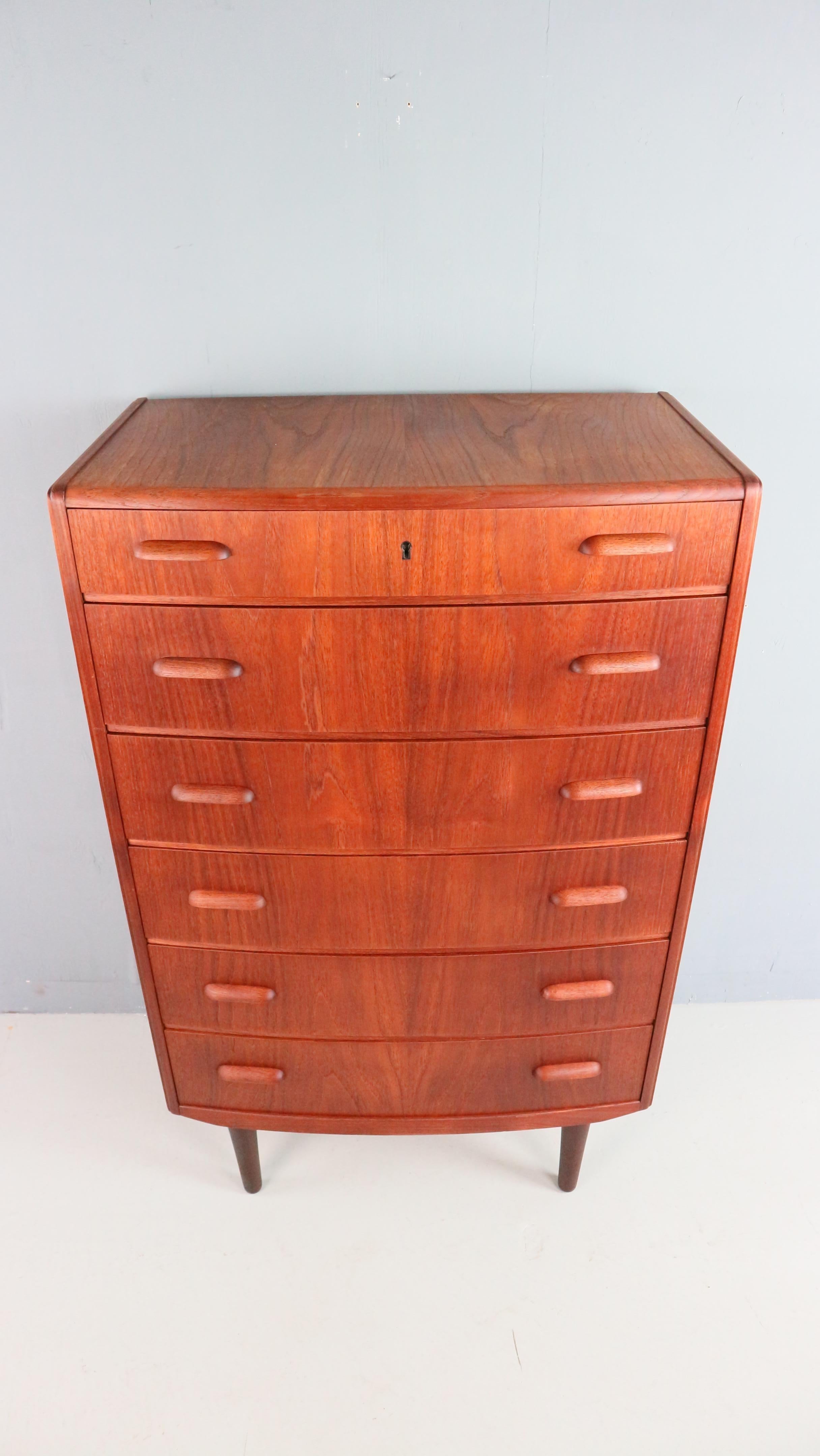 Cómoda danesa moderna de mediados de siglo, Tallboy en teca, años 60 Moderno de mediados de siglo en venta