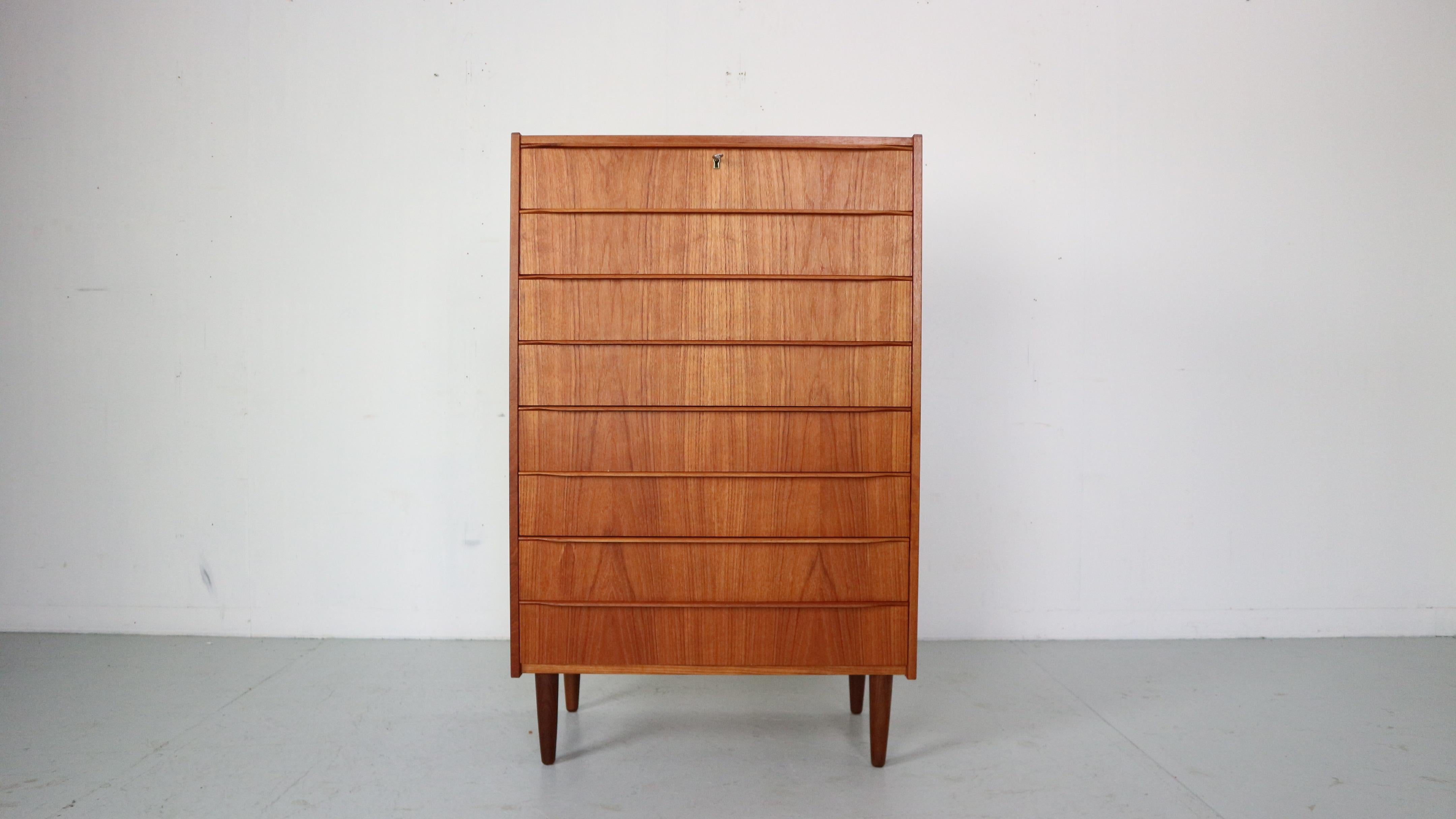Mid-Century Modern Danish Chest of Eight Drawers, Tallboy in Teak, Denmark, 1960 In Good Condition In The Hague, NL