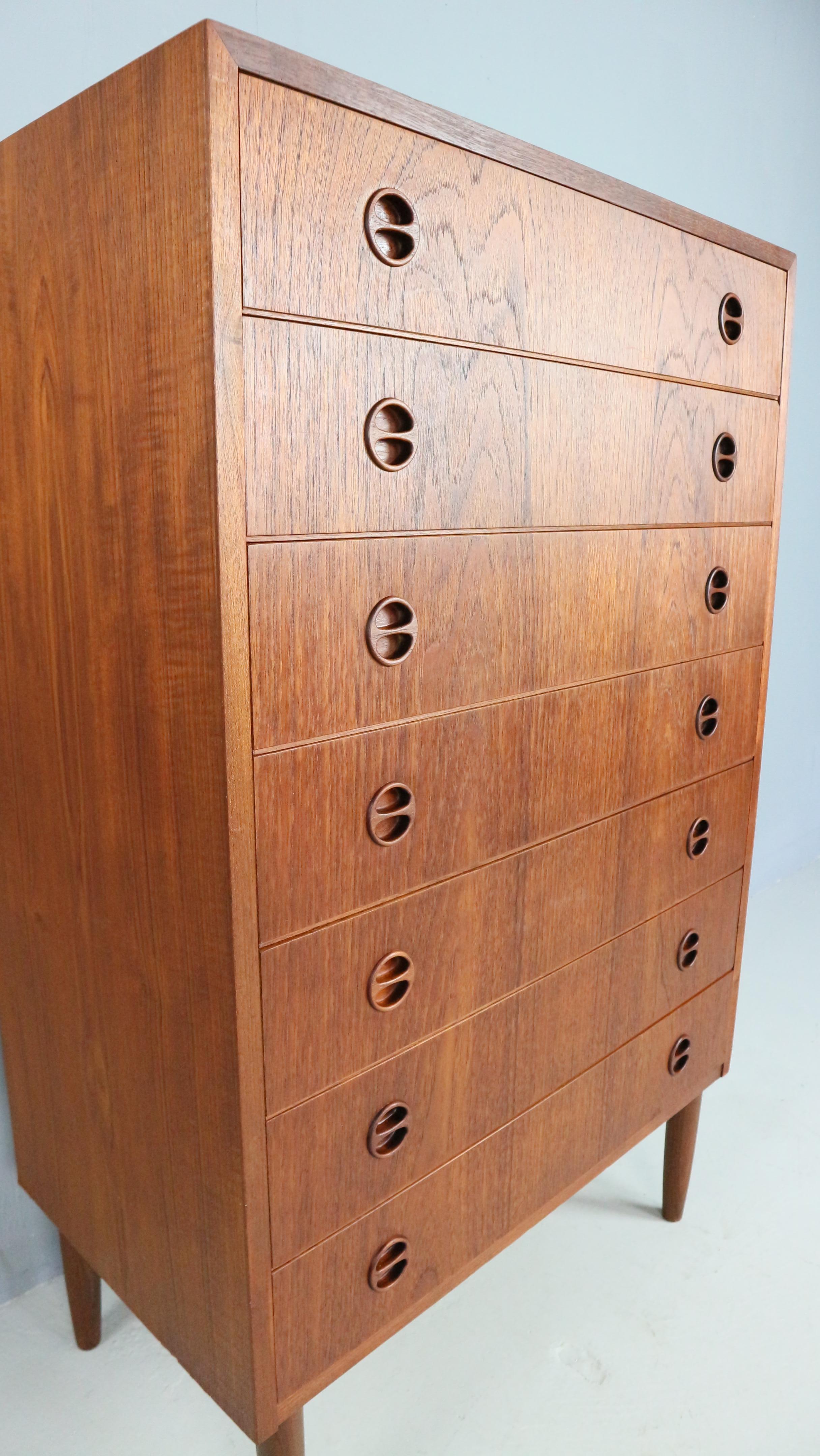 Dänische Kommode mit sieben Schubladen aus der Mitte des Jahrhunderts, Tallboy aus Teakholz, 1960er Jahre im Angebot 5