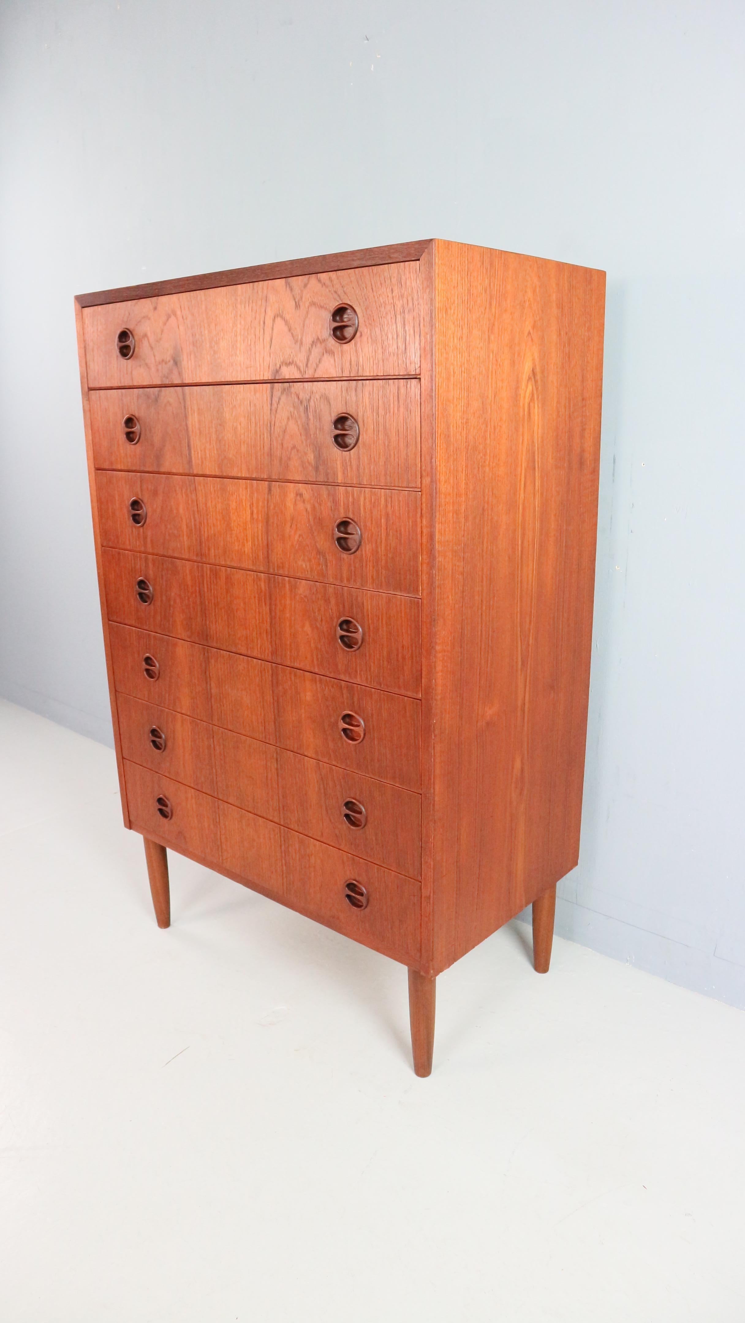 Dänische Kommode mit sieben Schubladen aus der Mitte des Jahrhunderts, Tallboy aus Teakholz, 1960er Jahre im Angebot 6