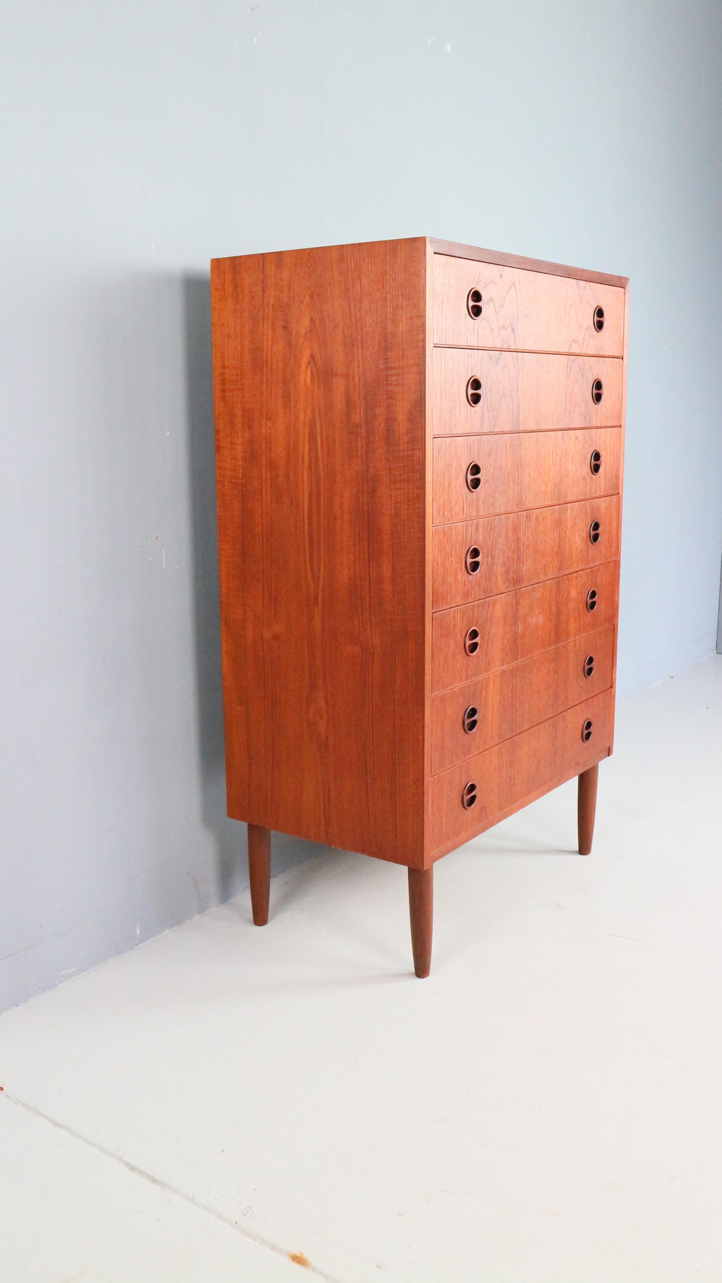 Dänische Kommode mit sieben Schubladen aus der Mitte des Jahrhunderts, Tallboy aus Teakholz, 1960er Jahre (Moderne der Mitte des Jahrhunderts) im Angebot
