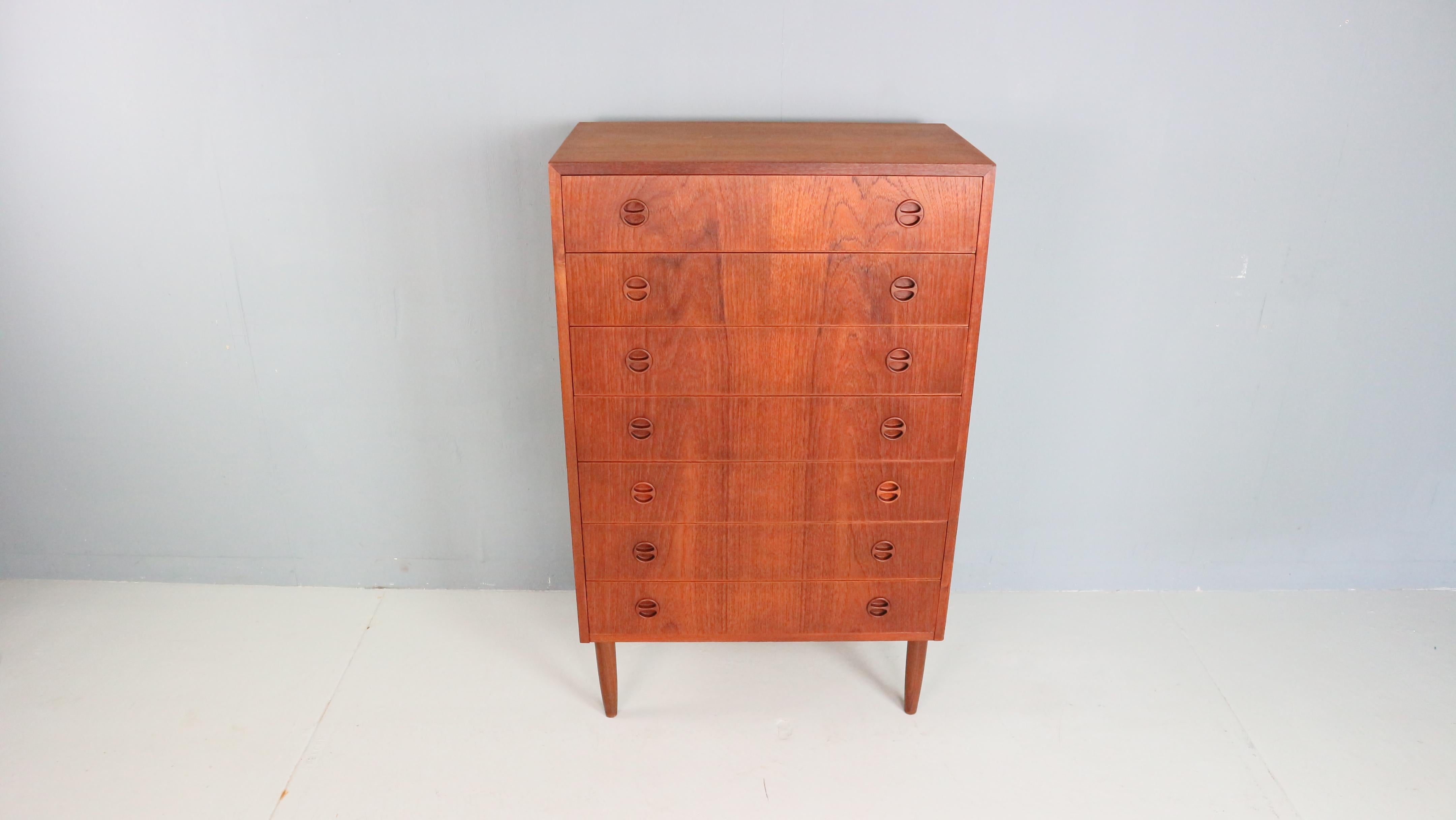 Dänische Kommode mit sieben Schubladen aus der Mitte des Jahrhunderts, Tallboy aus Teakholz, 1960er Jahre im Zustand „Gut“ im Angebot in The Hague, NL