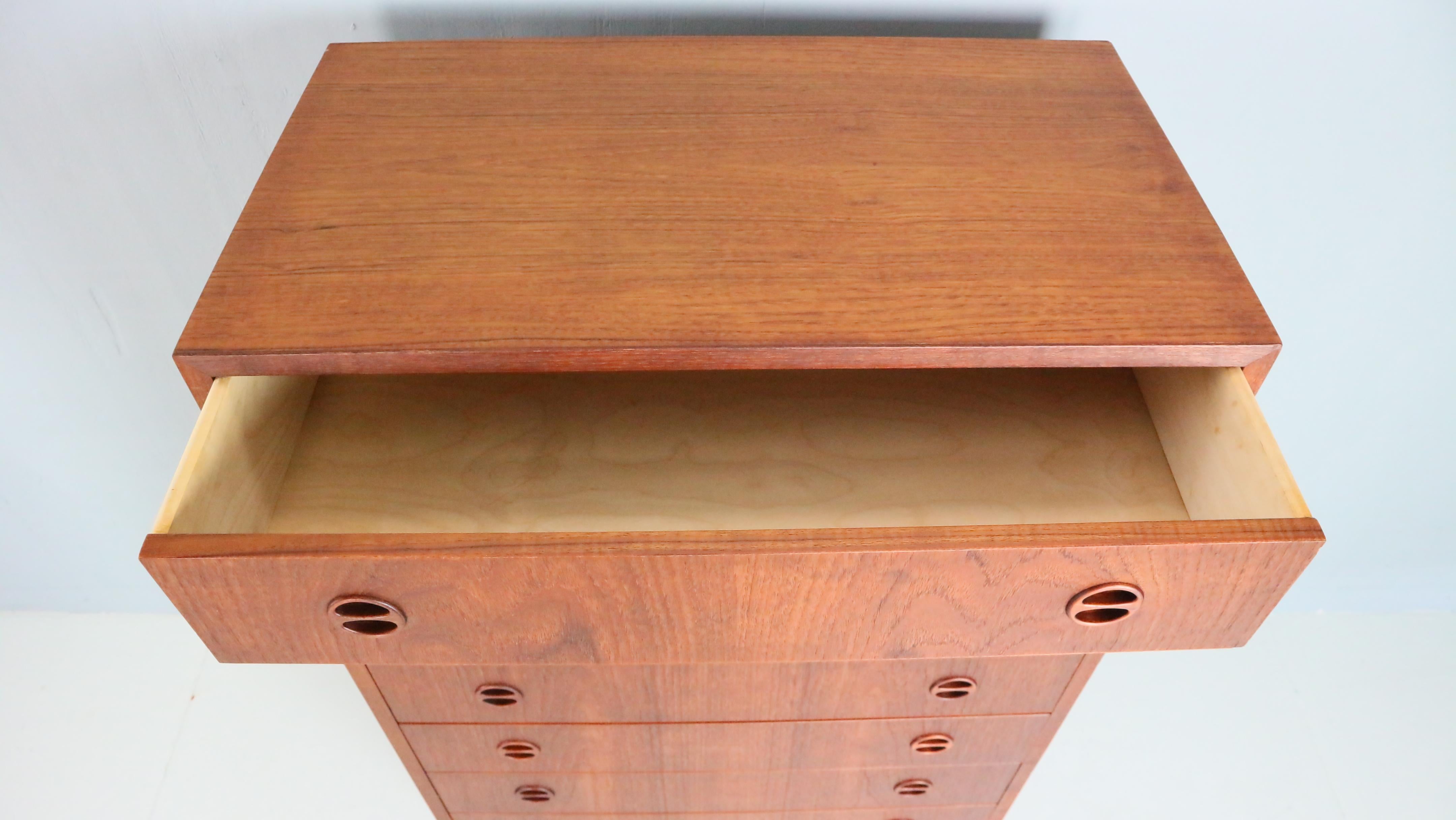 Dänische Kommode mit sieben Schubladen aus der Mitte des Jahrhunderts, Tallboy aus Teakholz, 1960er Jahre im Angebot 4