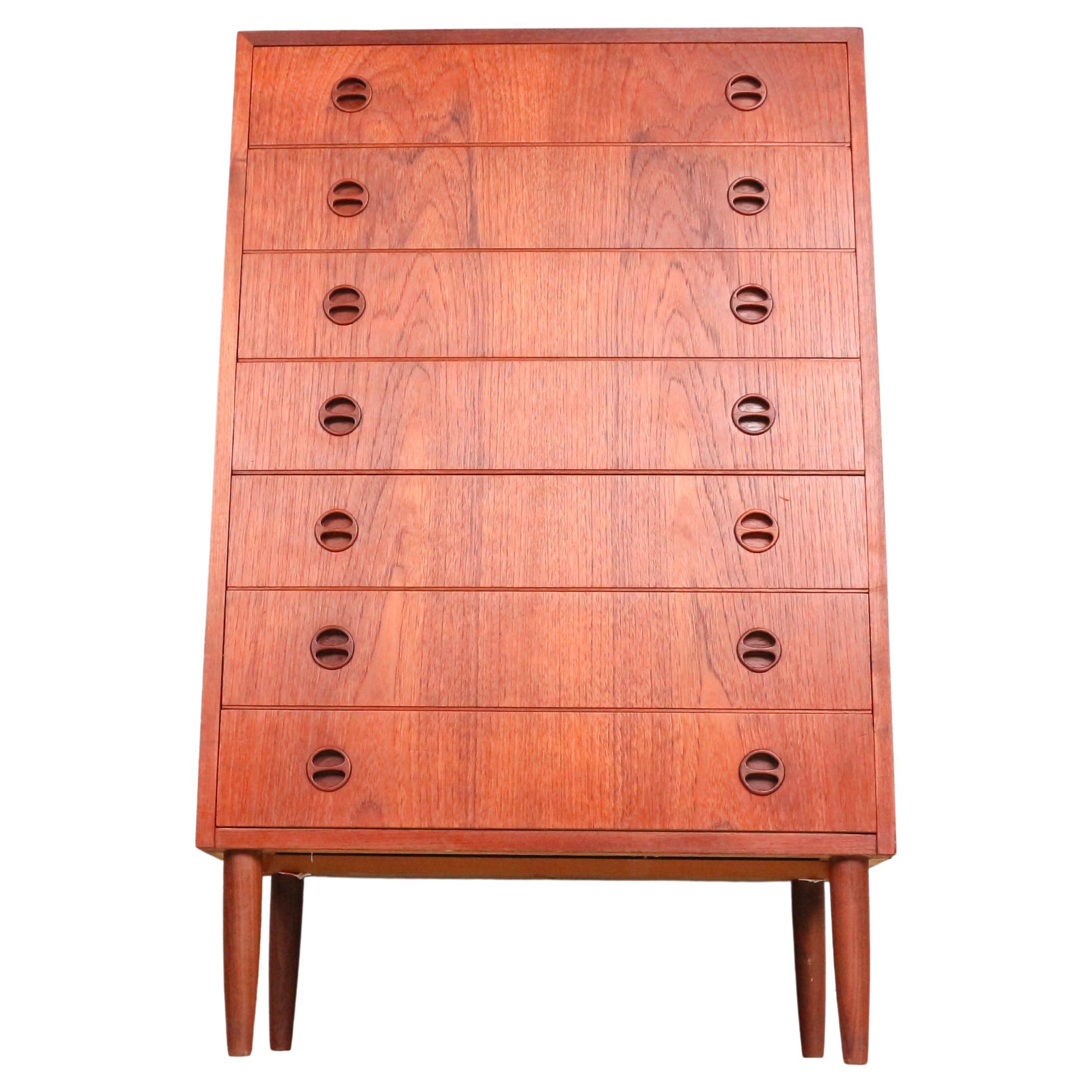 Dänische Kommode mit sieben Schubladen aus der Mitte des Jahrhunderts, Tallboy aus Teakholz, 1960er Jahre im Angebot
