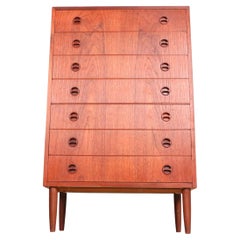 Commodes and Chests of Drawers