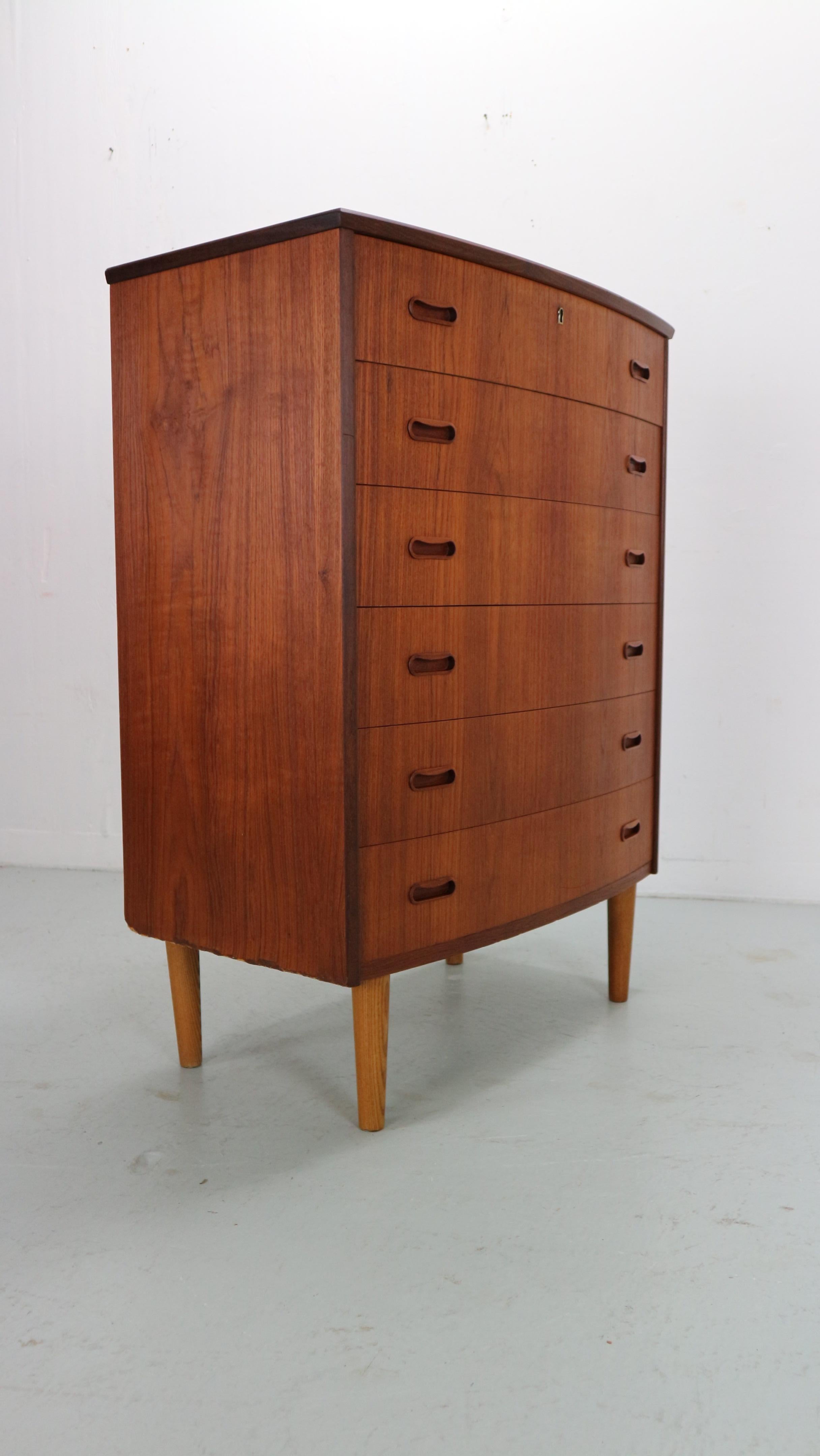 Mid-Century Modern Danish Chest of Six Drawers, Tallboy in Teak, Denmark, 1960 In Good Condition In The Hague, NL