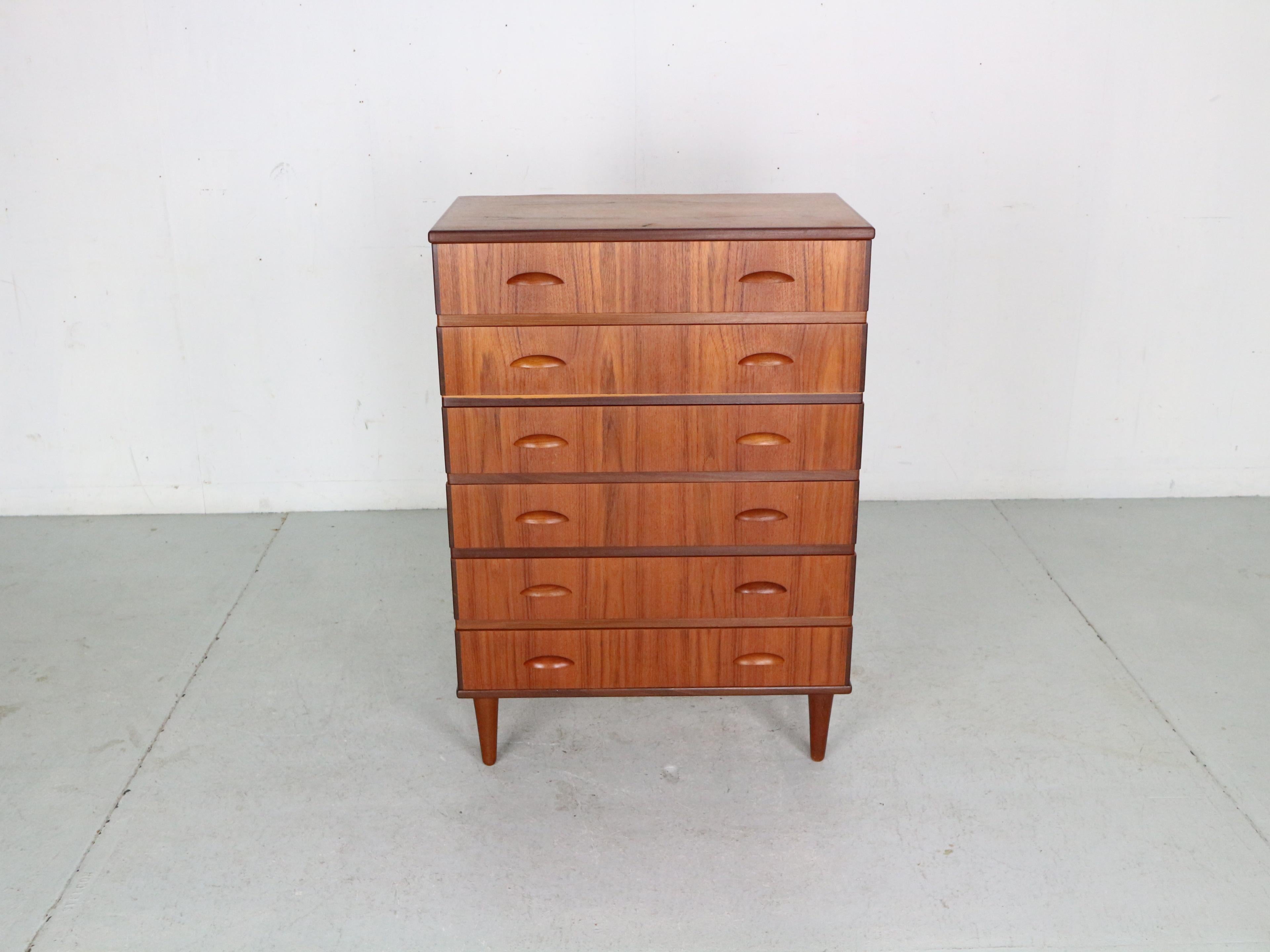 Mid-Century Modern Danish Chest of Six Drawers, Tallboy in Teak, Denmark, 1960s In Good Condition In The Hague, NL