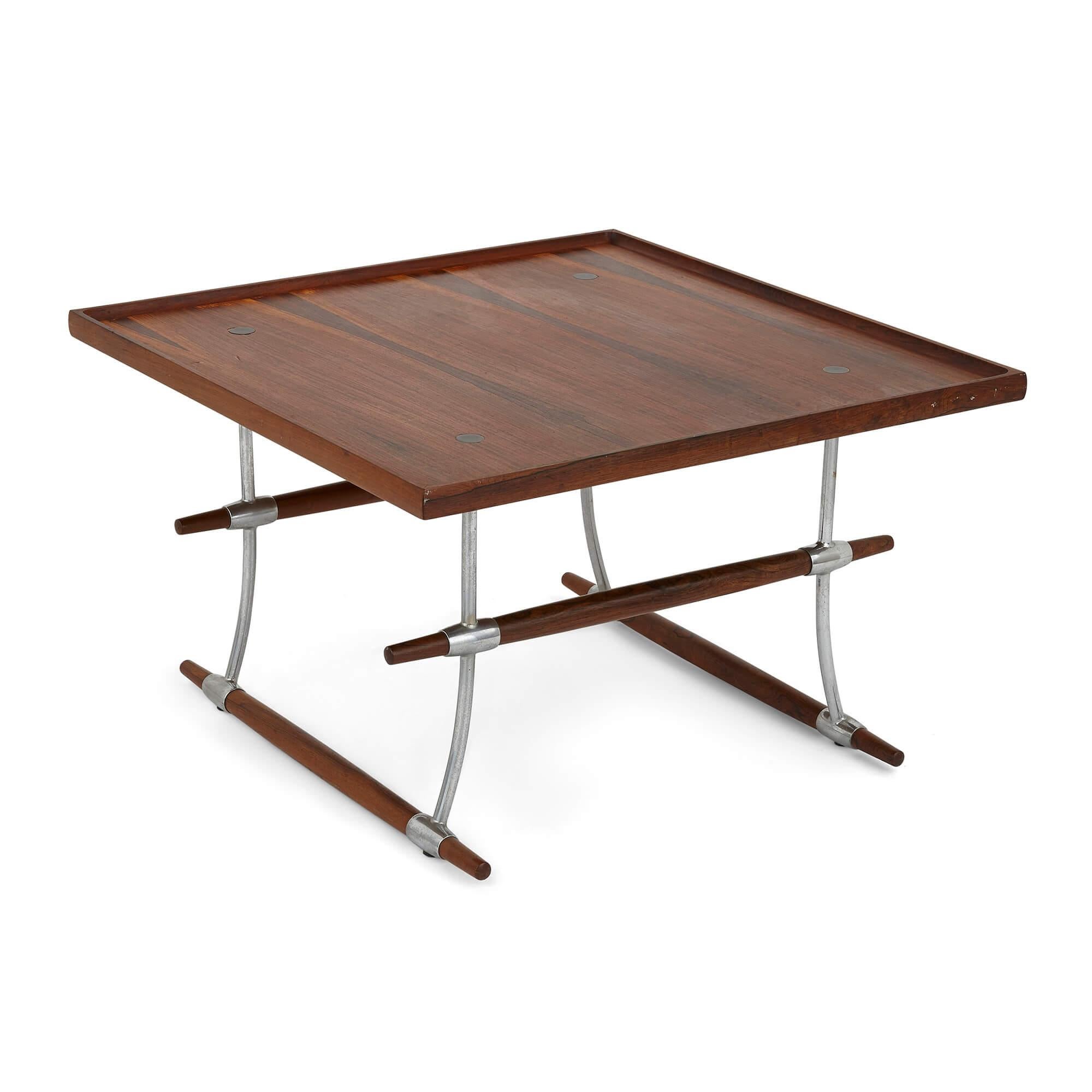 Mid-Century Modern Table basse danoise moderne du milieu du siècle dernier en chrome et bois de rose de Quistgaard en vente