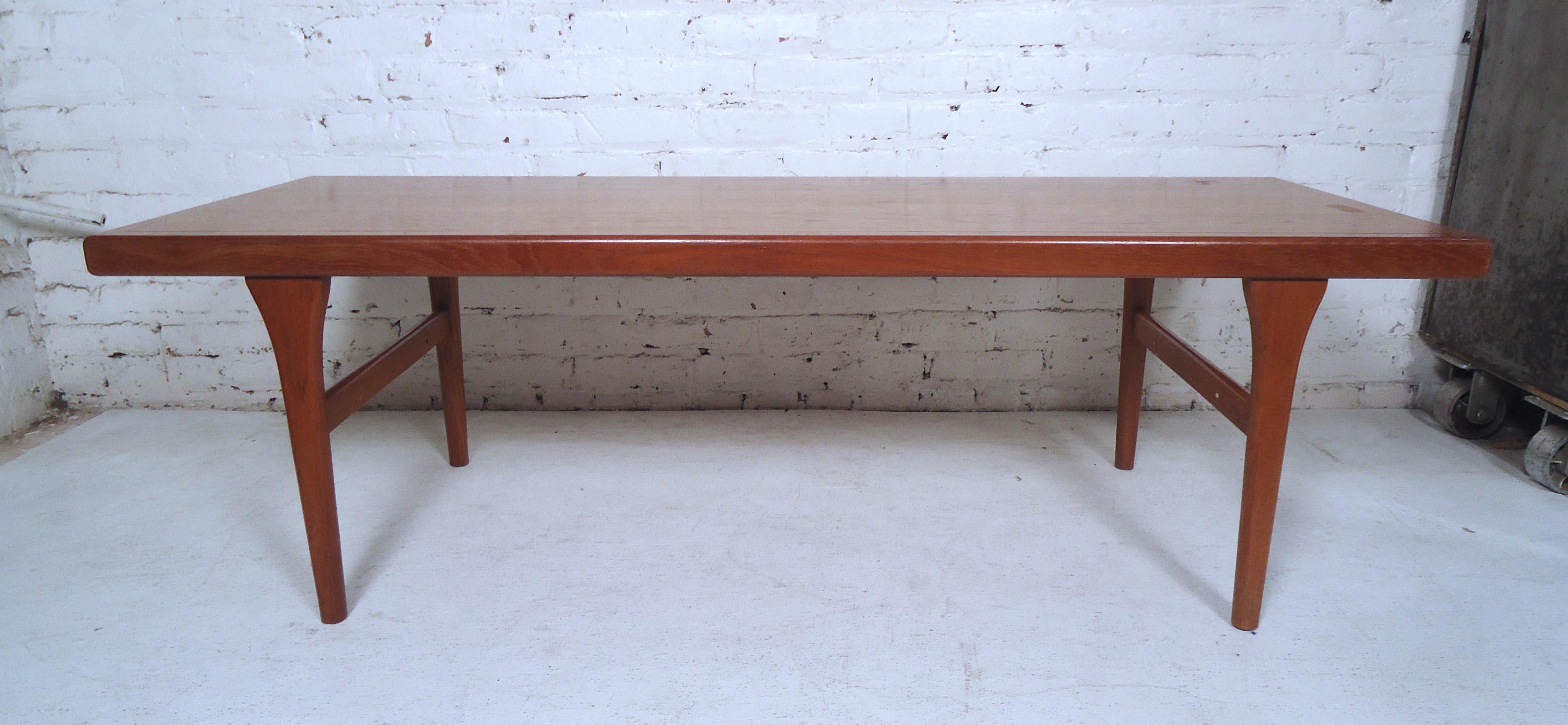 Beautiful vintage modern Danish coffee table featuring rich teak grain and a set of sturdy legs.

Please confirm item location (NY or NJ).