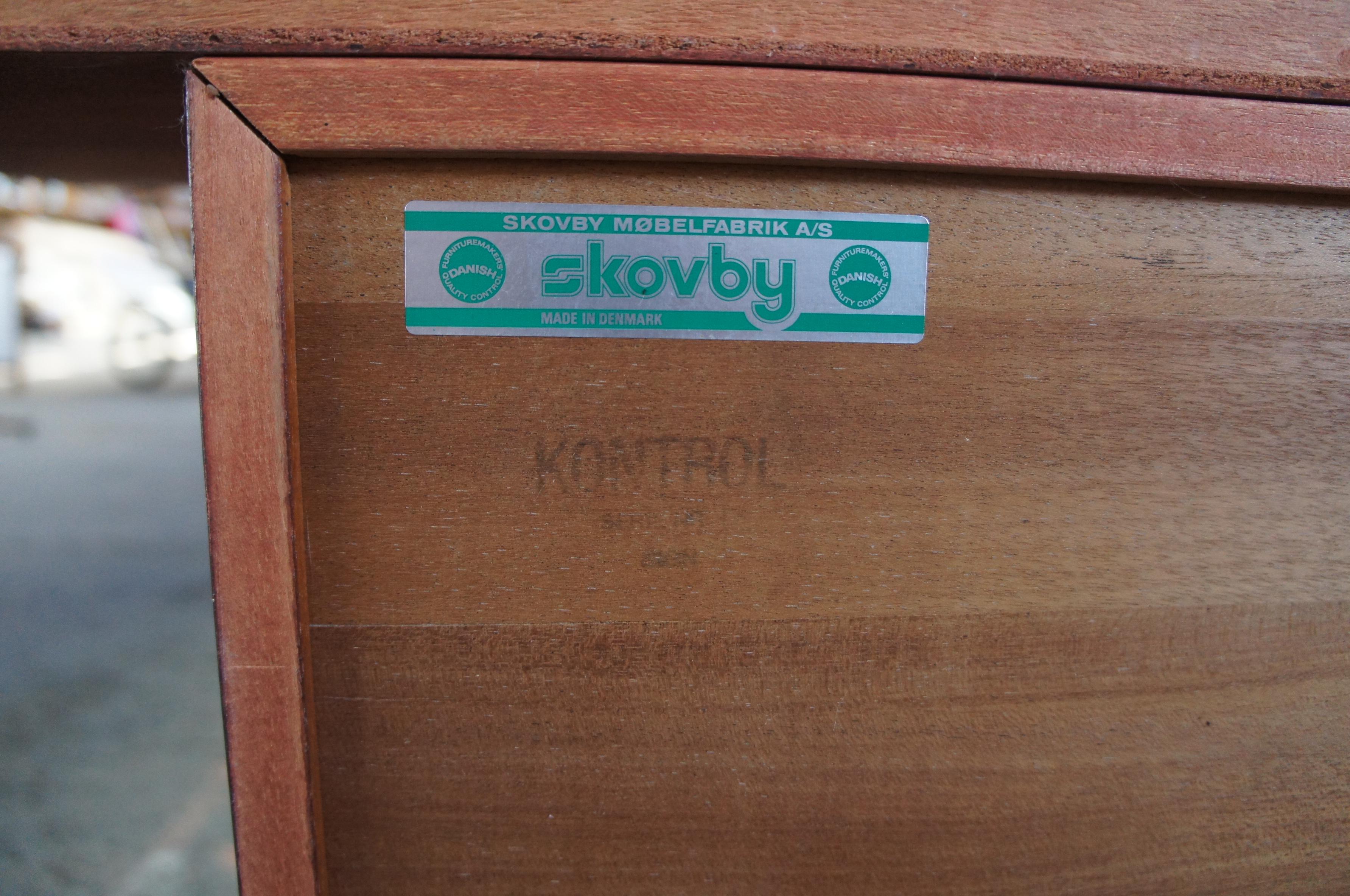 Mid-Century Modern Danish Credenza by Skovby Rosewood Bow Front Buffet Console In Good Condition In Dayton, OH