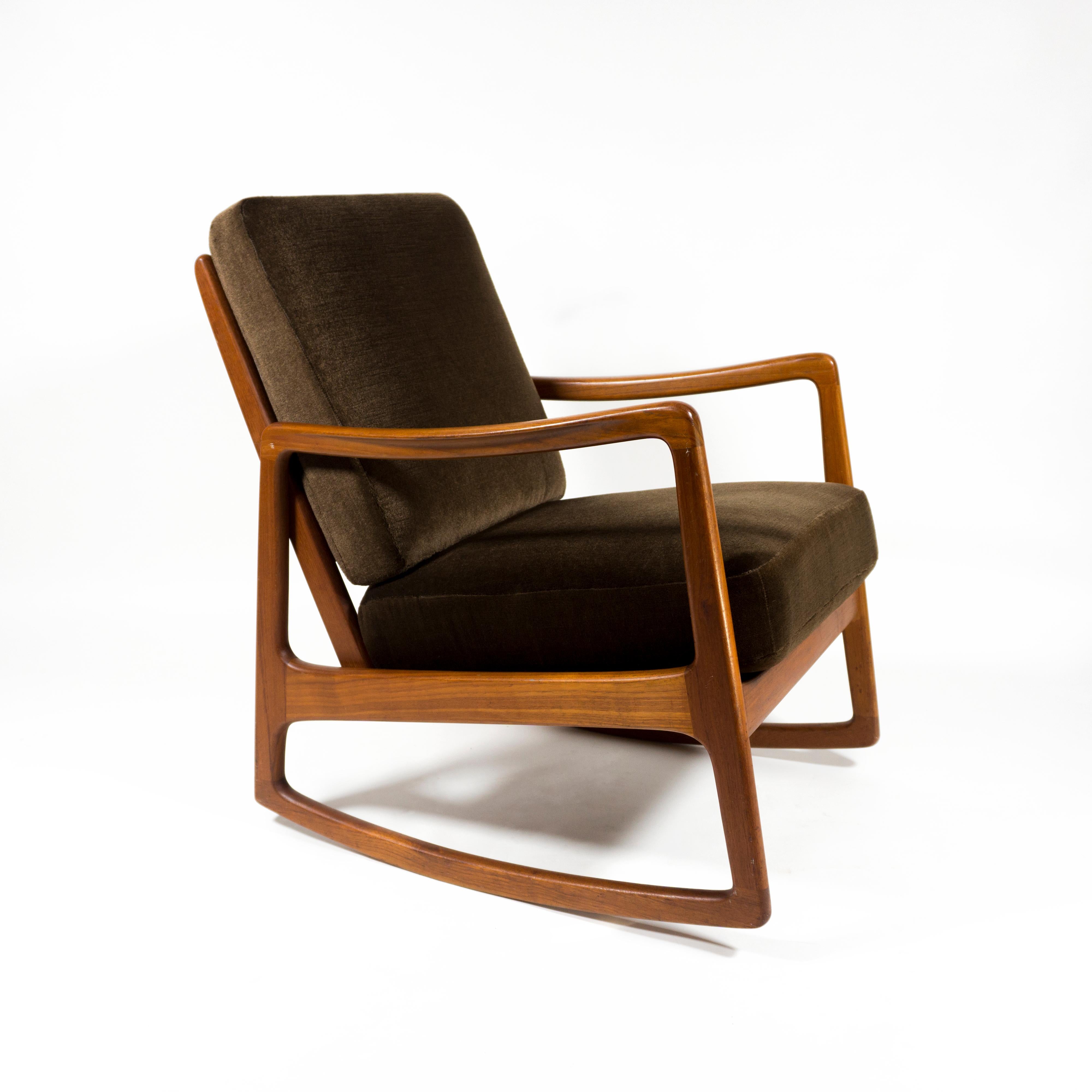 Mid-Century Modern Danish Design 1950s Ole Wanscher Teak Rocking Chair Model 110 In Good Condition In Regensburg, DE