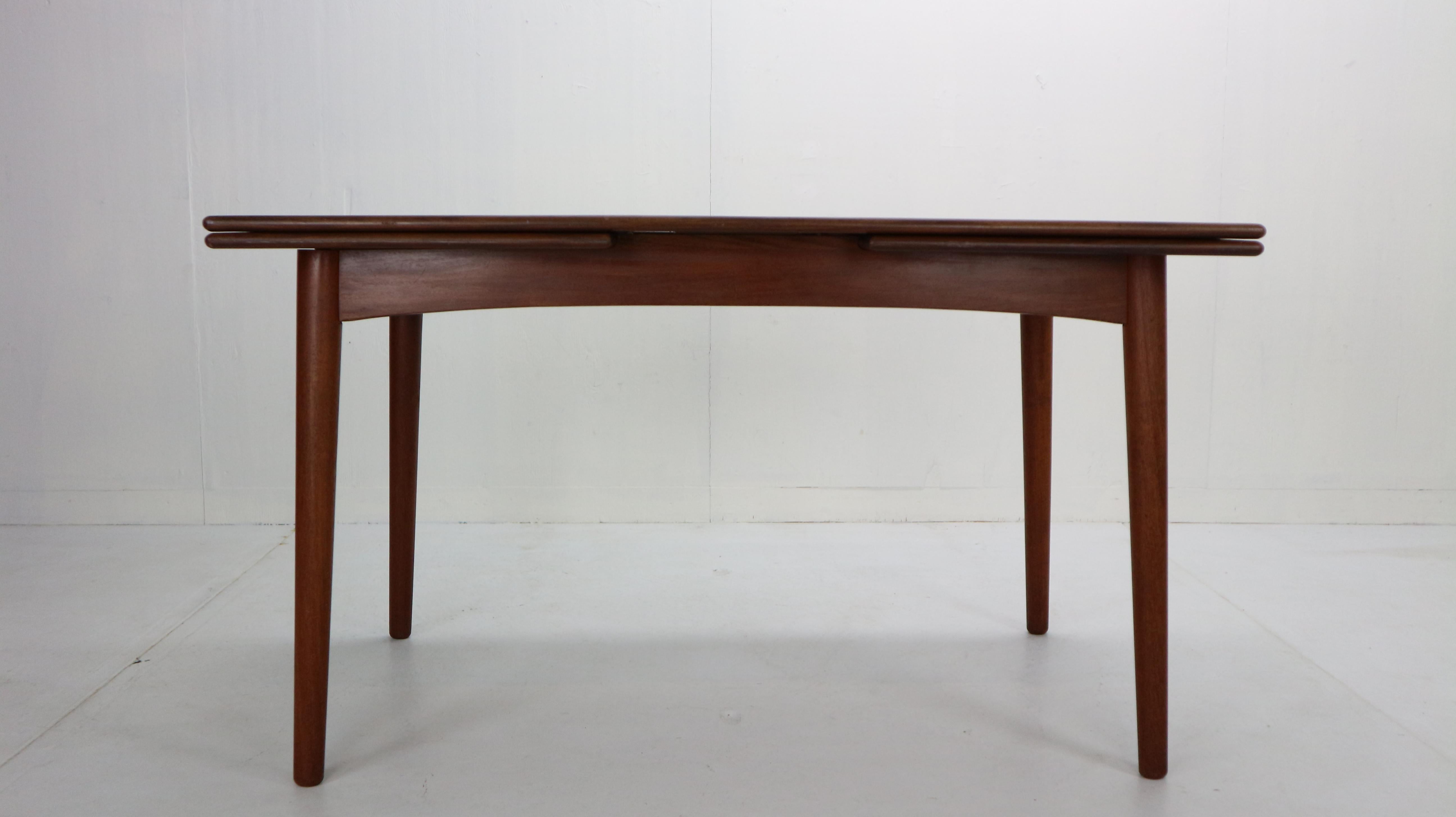 Mid-Century Modern Danish Design Extendable Teak Dining Table, 1960s 12