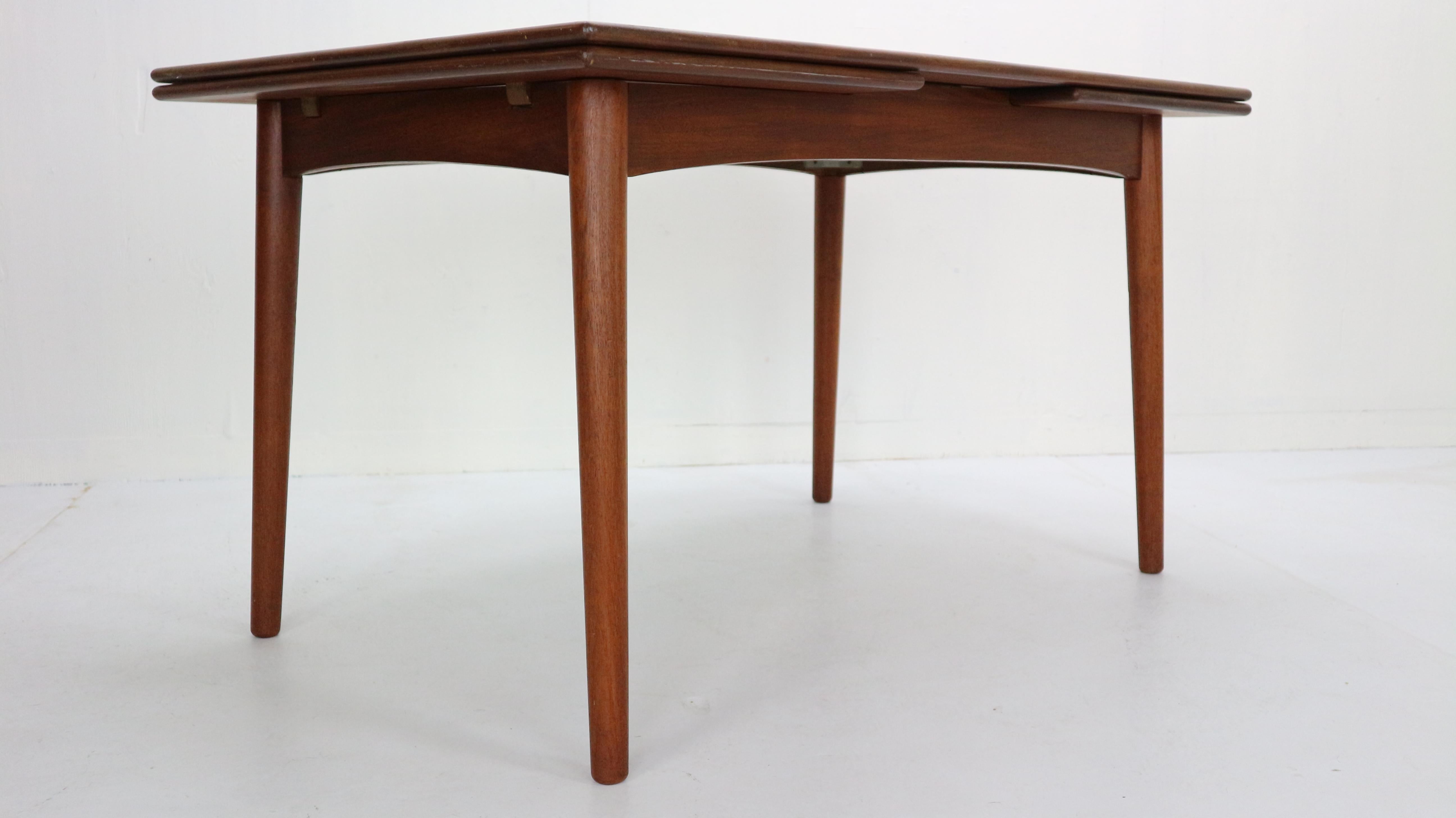 Mid-Century Modern Danish Design Extendable Teak Dining Table, 1960s 15