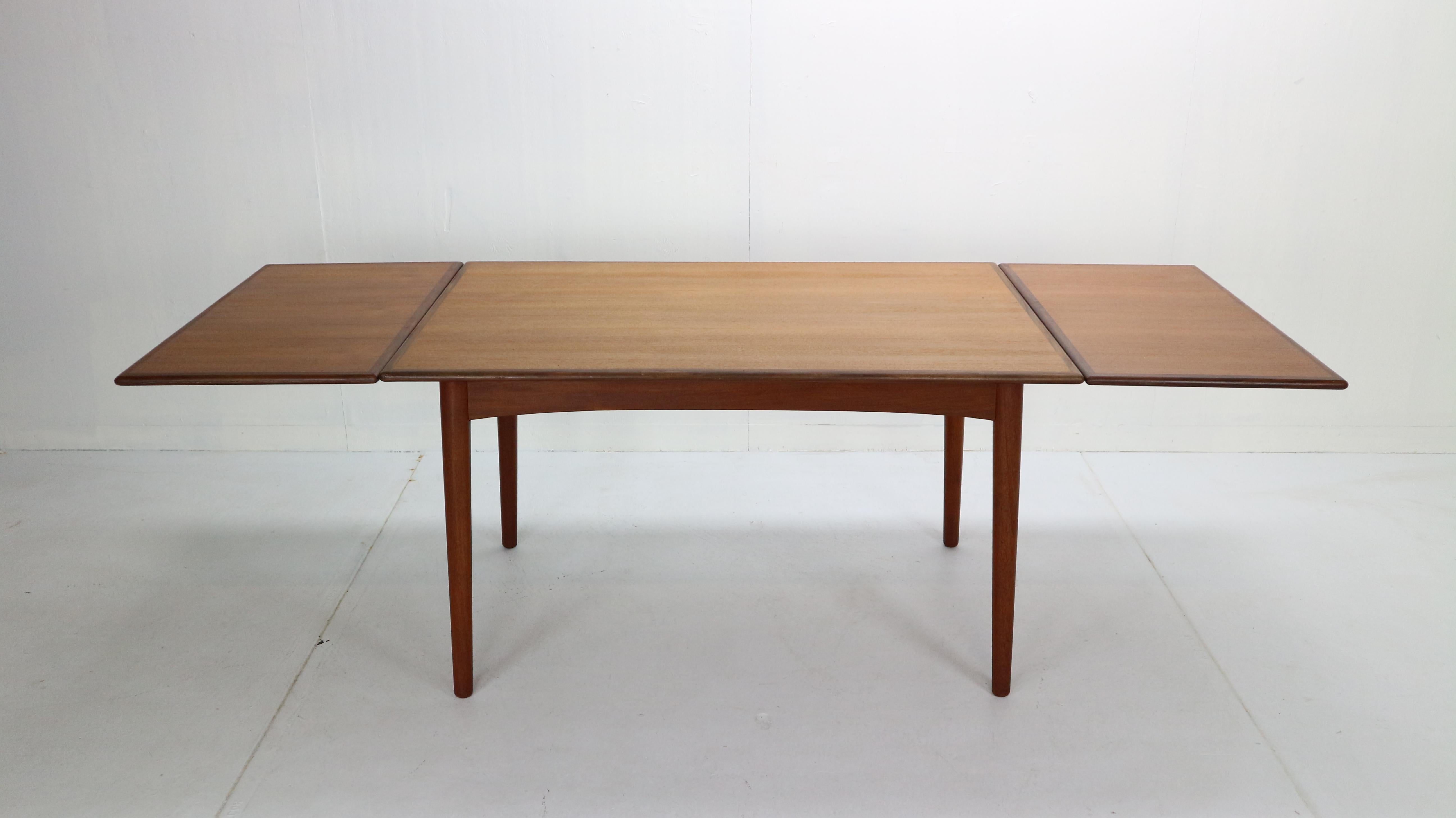 Mid-Century Modern Danish Design Extendable Teak Dining Table, 1960s In Good Condition In The Hague, NL