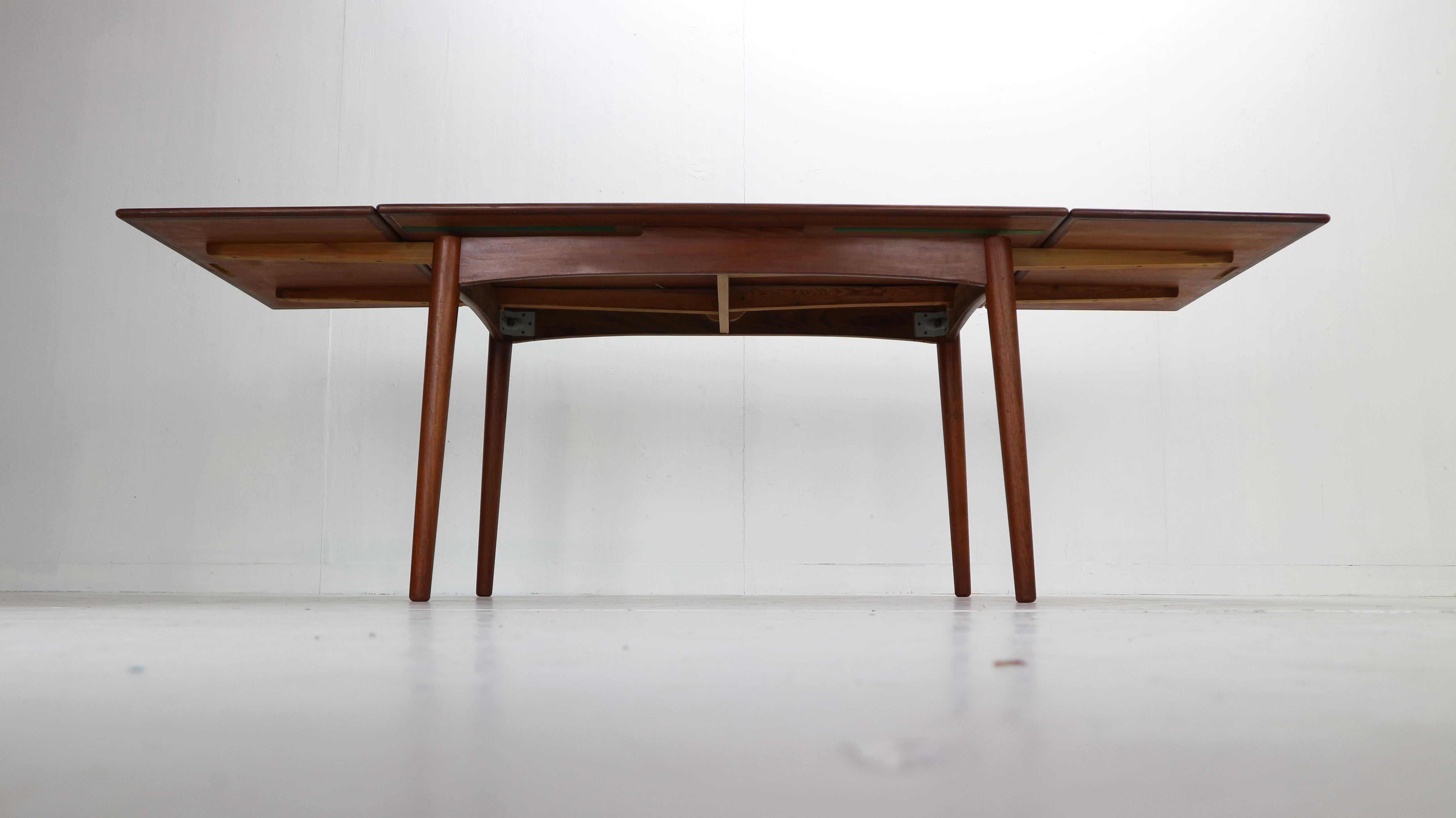 Mid-20th Century Mid-Century Modern Danish Design Extendable Teak Dining Table, 1960s