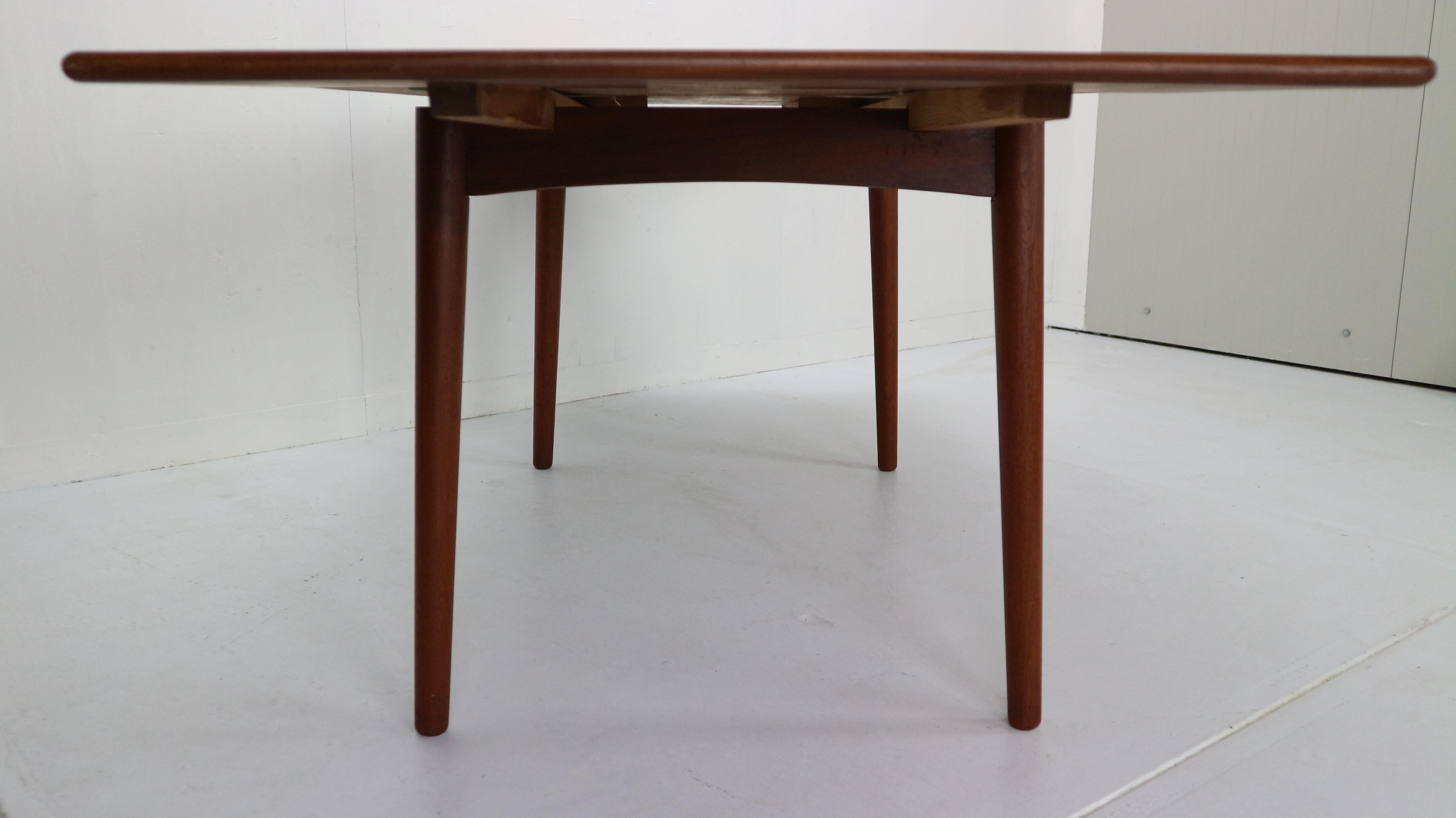 Mid-Century Modern Danish Design Extendable Teak Dining Table, 1960s 3