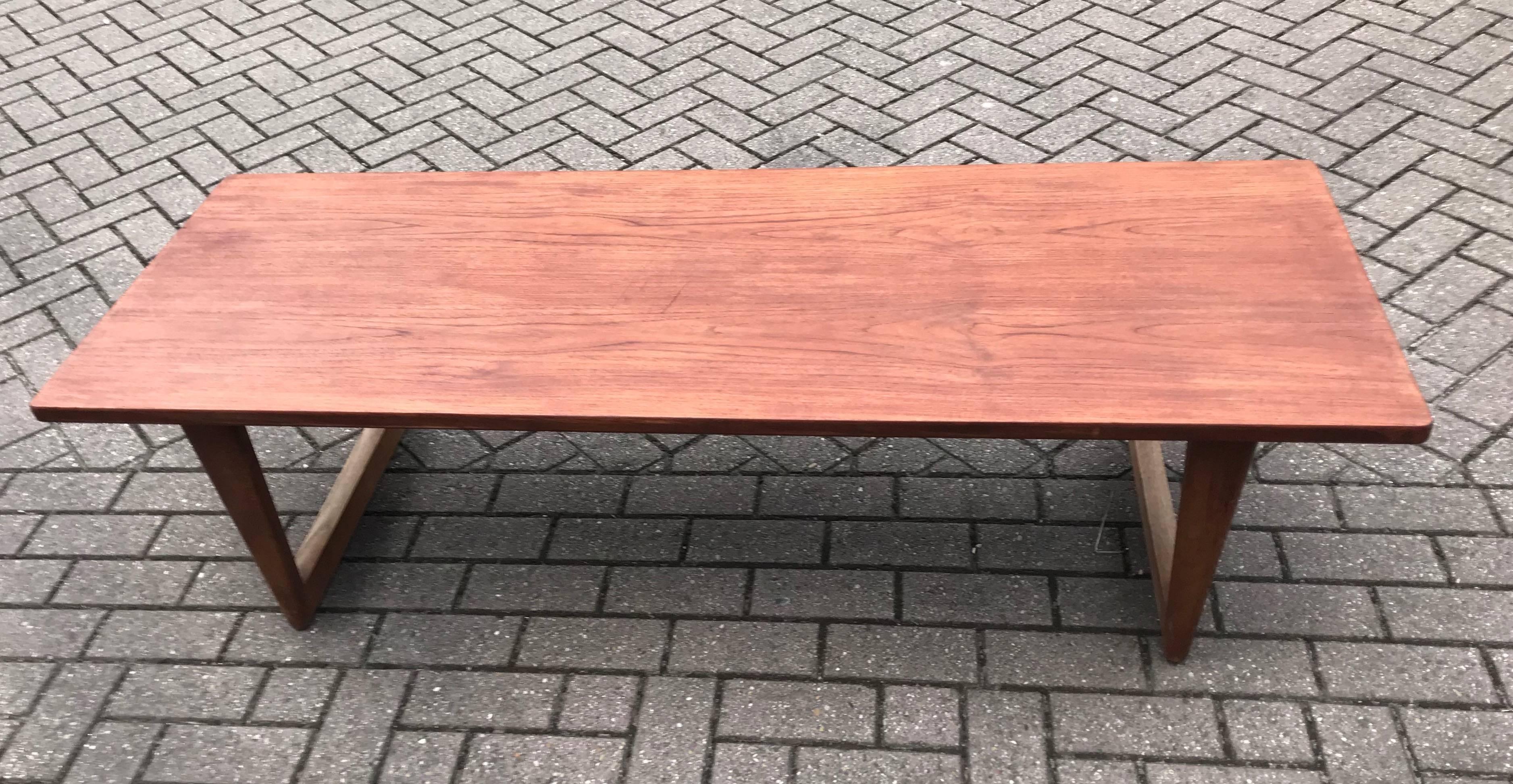 Mid-Century Modern Danish Design Large Teakwood Coffee Table by Børge Mogensen  In Good Condition For Sale In Lisse, NL