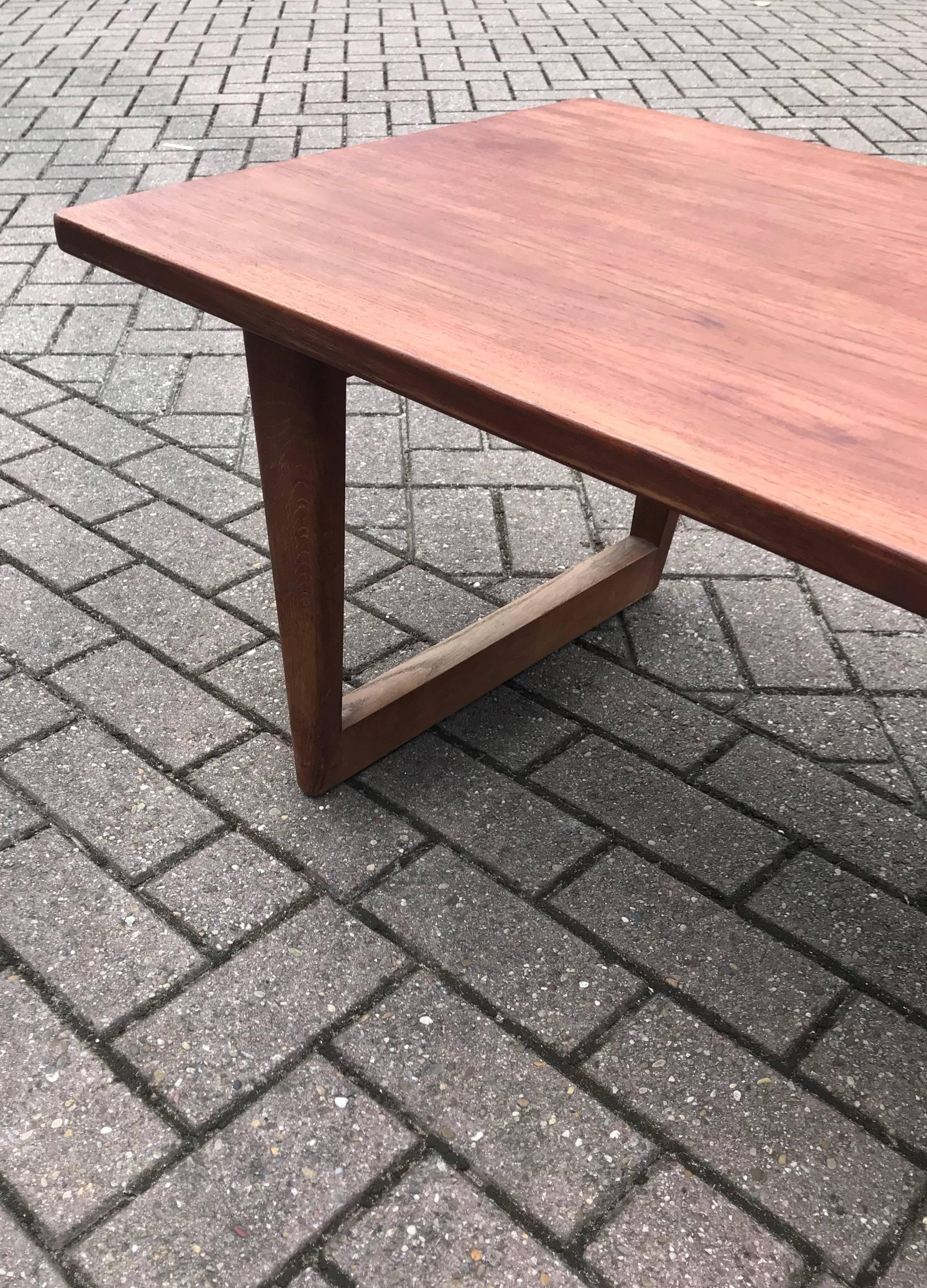 Grande table basse en teck de design danois moderne du milieu du siècle dernier, signée Børge Mogensen en vente 2