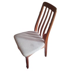 Mid Century Modern Danish Design Coppia di sedie a rotelle.  Sedie da pranzo Benny A. Linden