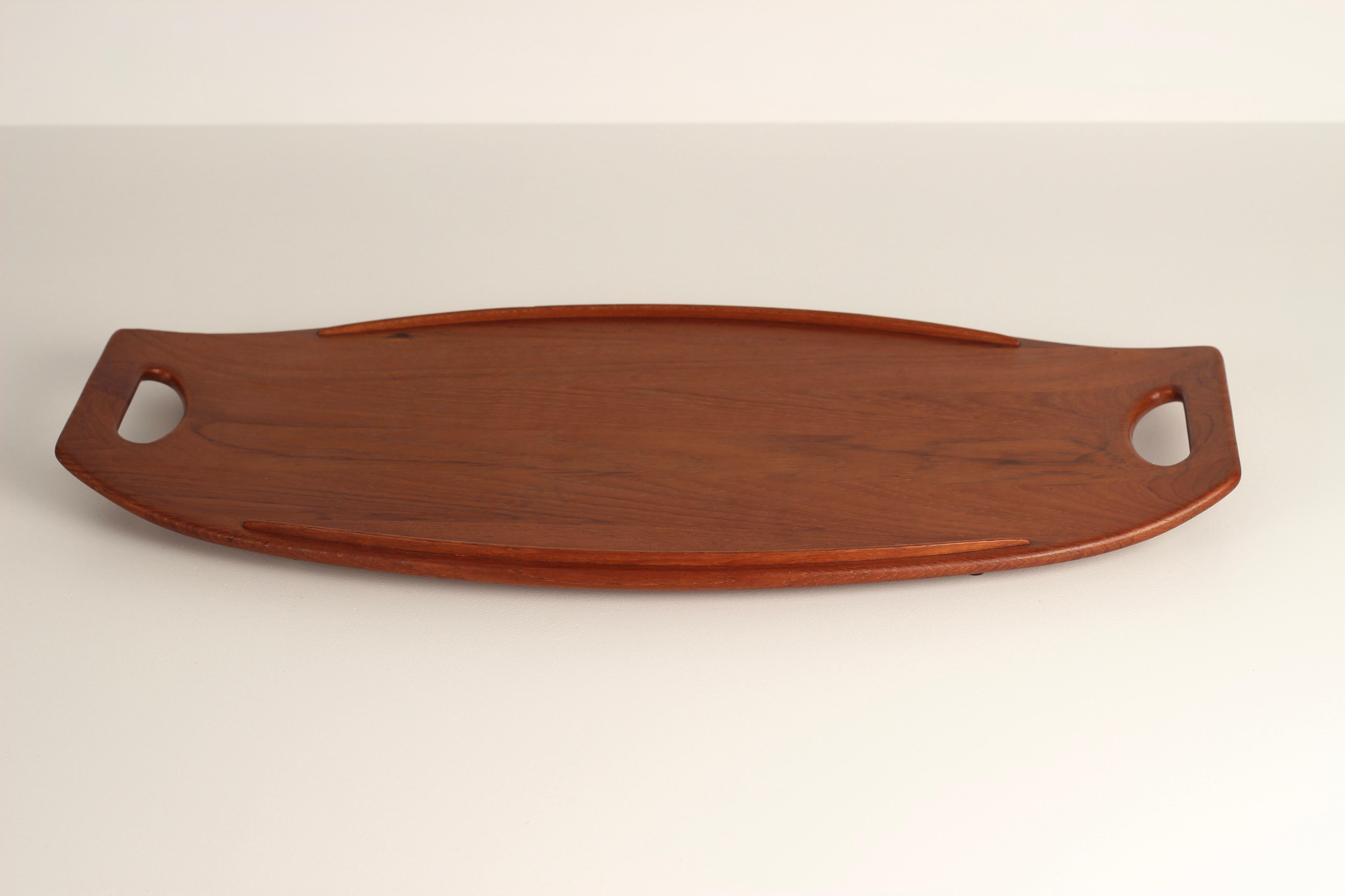 Bandeja de teca de diseño danés moderno de mediados de siglo de Jens Quistgaard Made by Dansk Moderno de mediados de siglo en venta
