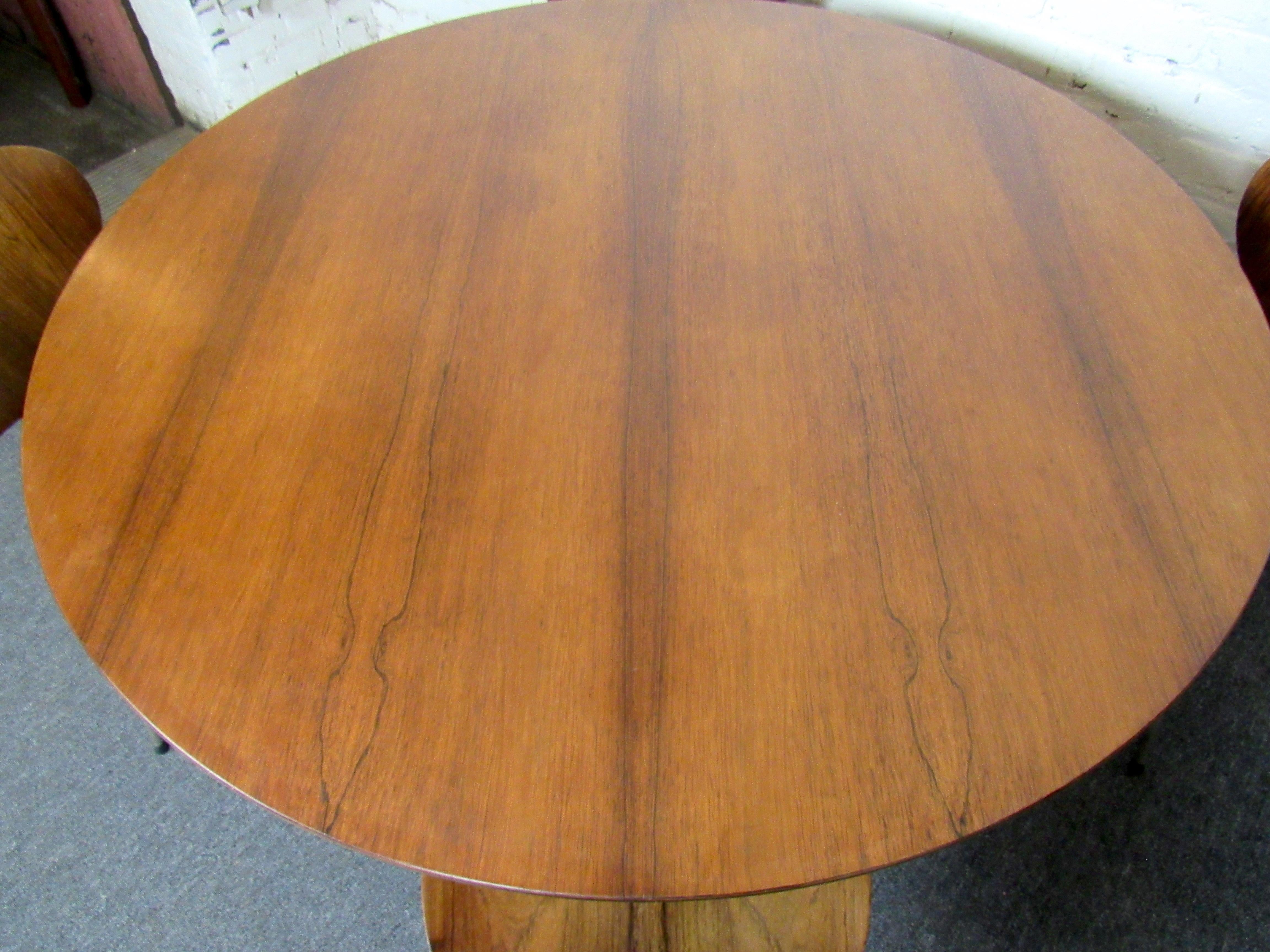 Mid-Century Modern Danish Dining Set by Arne Jacobsen In Good Condition In Brooklyn, NY