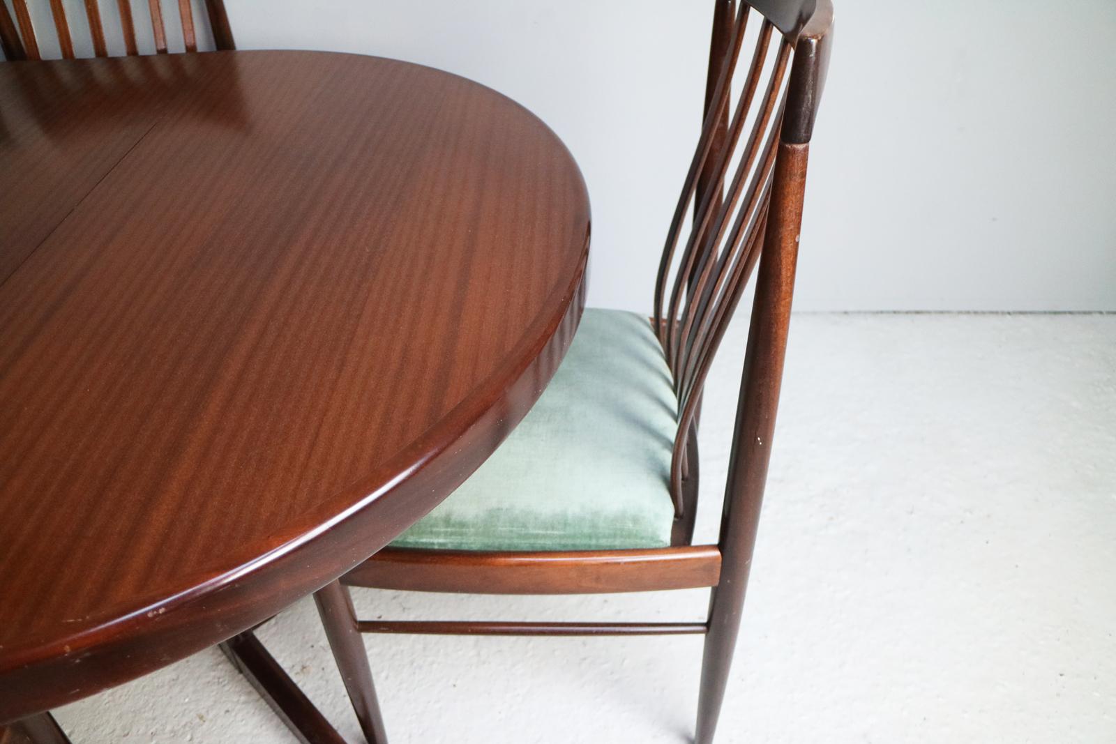 Late 20th Century Mid-Century Modern Danish Dining Table and 6 Chairs by H.W. Klein for Bramin For Sale