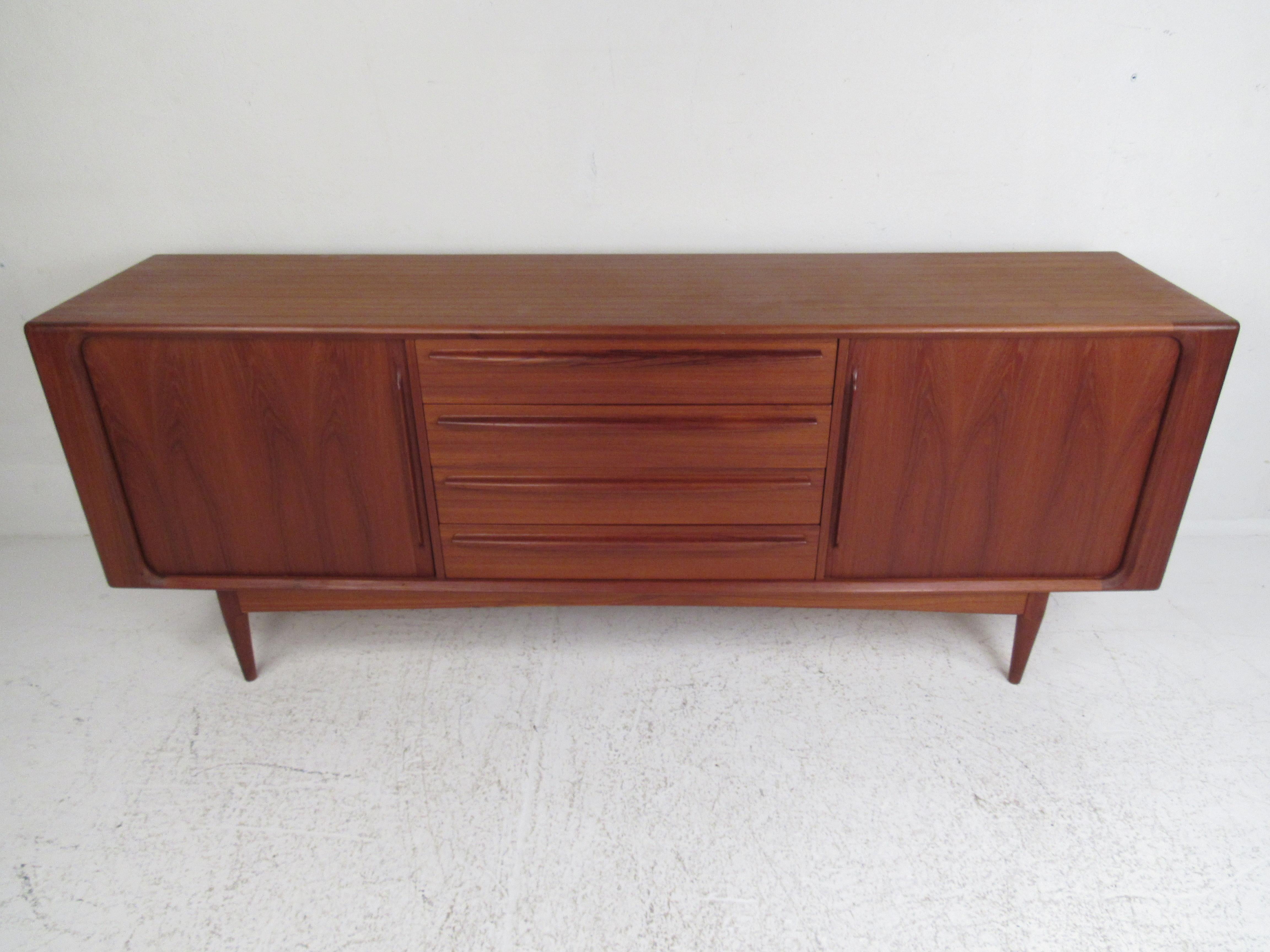 Mid-Century Modern Danish Dresser Attributed to H.P Hansen In Good Condition In Brooklyn, NY